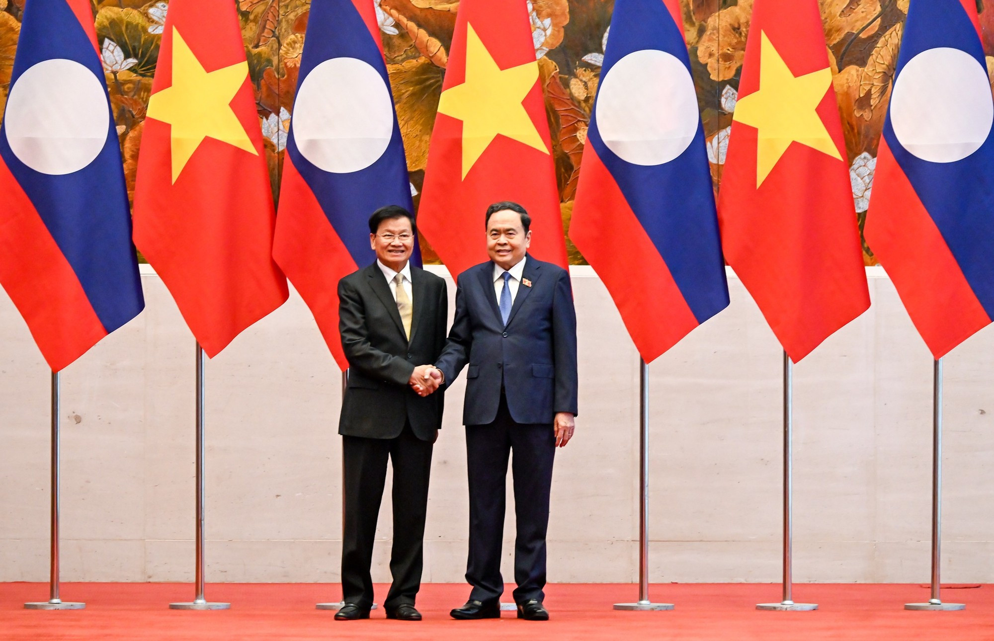 Tran Thanh Man y Thongloun Sisoulith.