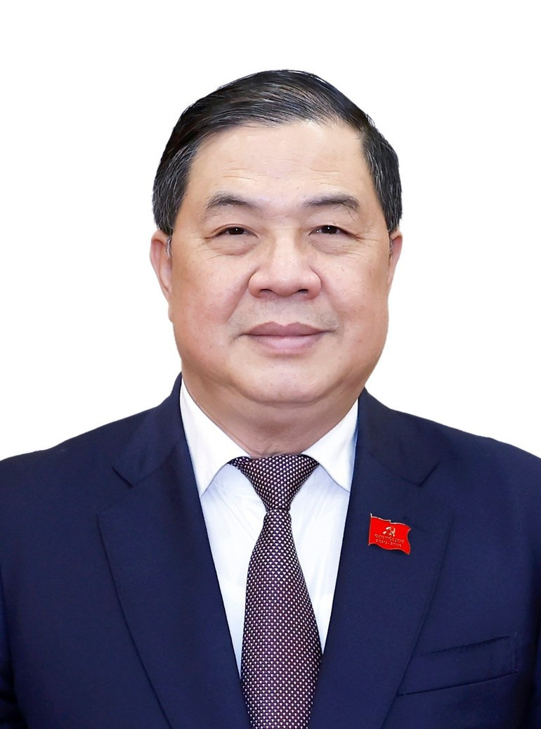 PHAM GIA TUC, miembro del Comité Central del PCV, jefe de la Oficina del PCV