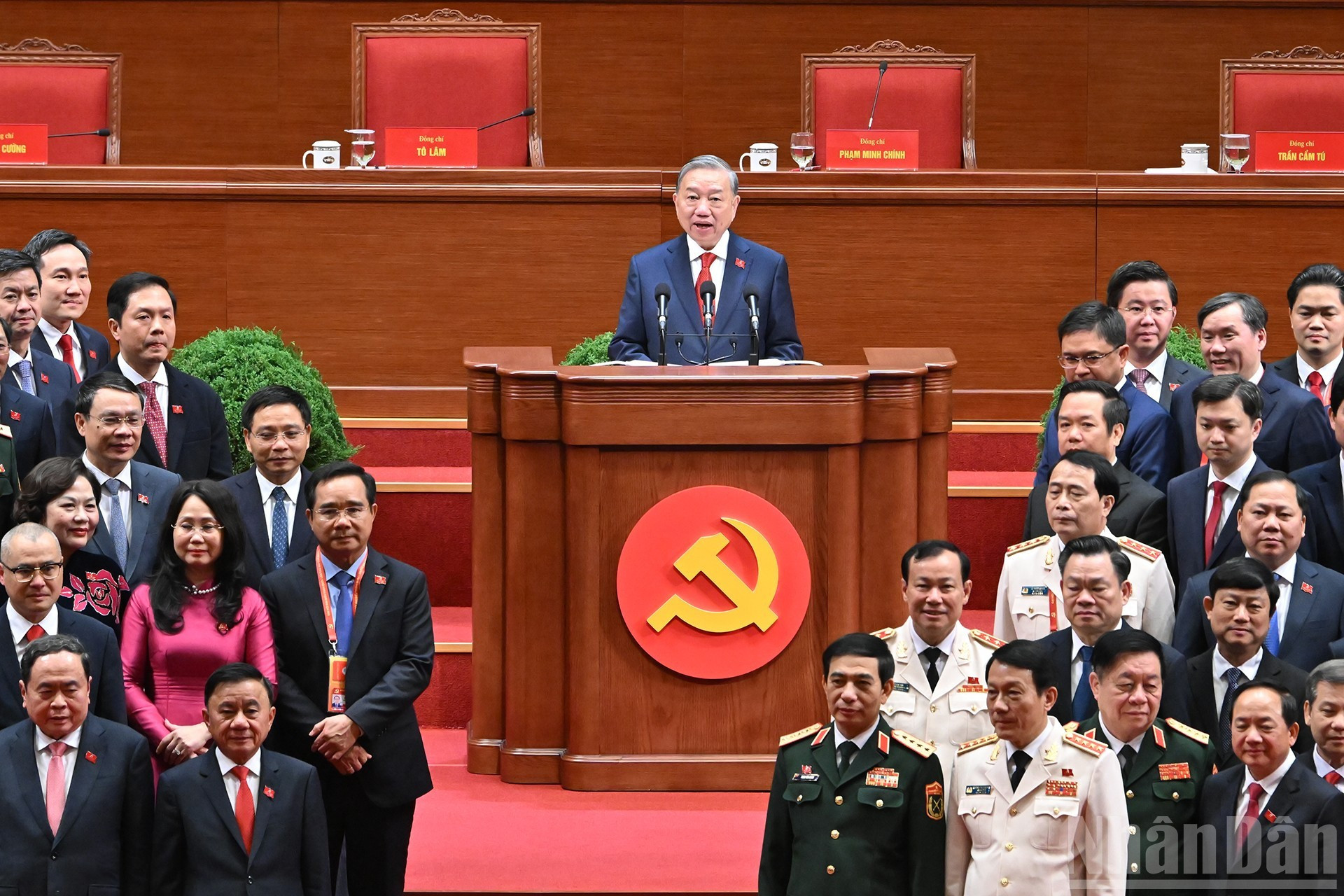 To Lam, secretario general del Comité Central del PCV, habla en el evento.