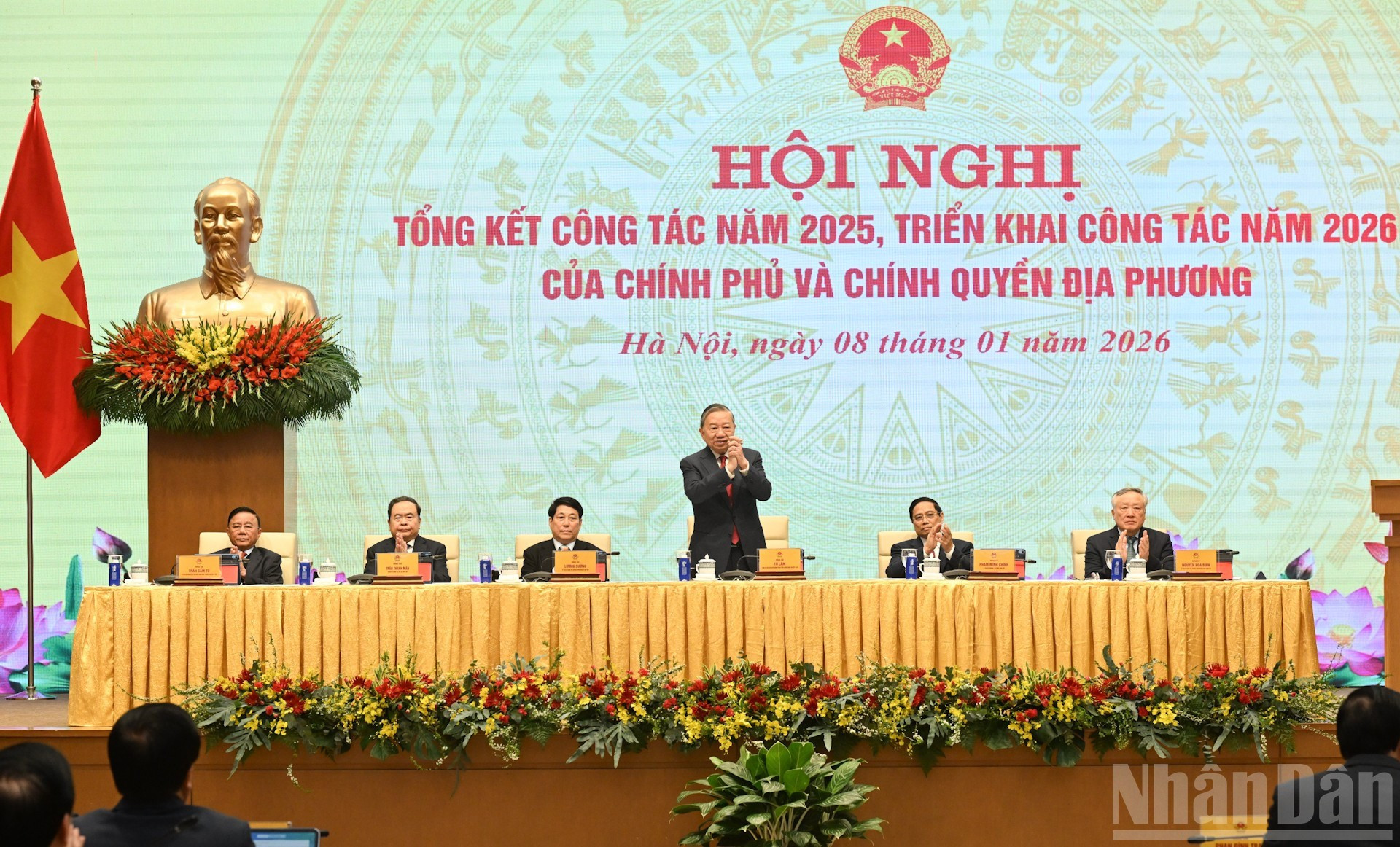 El secretario general del Partido Comunista de Vietnam, To Lam, el presidente Luong Cuong, el primer ministro Pham Minh Chinh, el titular de la Asamblea Nacional Tran Thanh Man, el miembro permanente del Secretariado del Comité Central del Partido, Tran Cam Tu y el viceprimer ministro Nguyen Hoa Binh, aisisten a la cita.