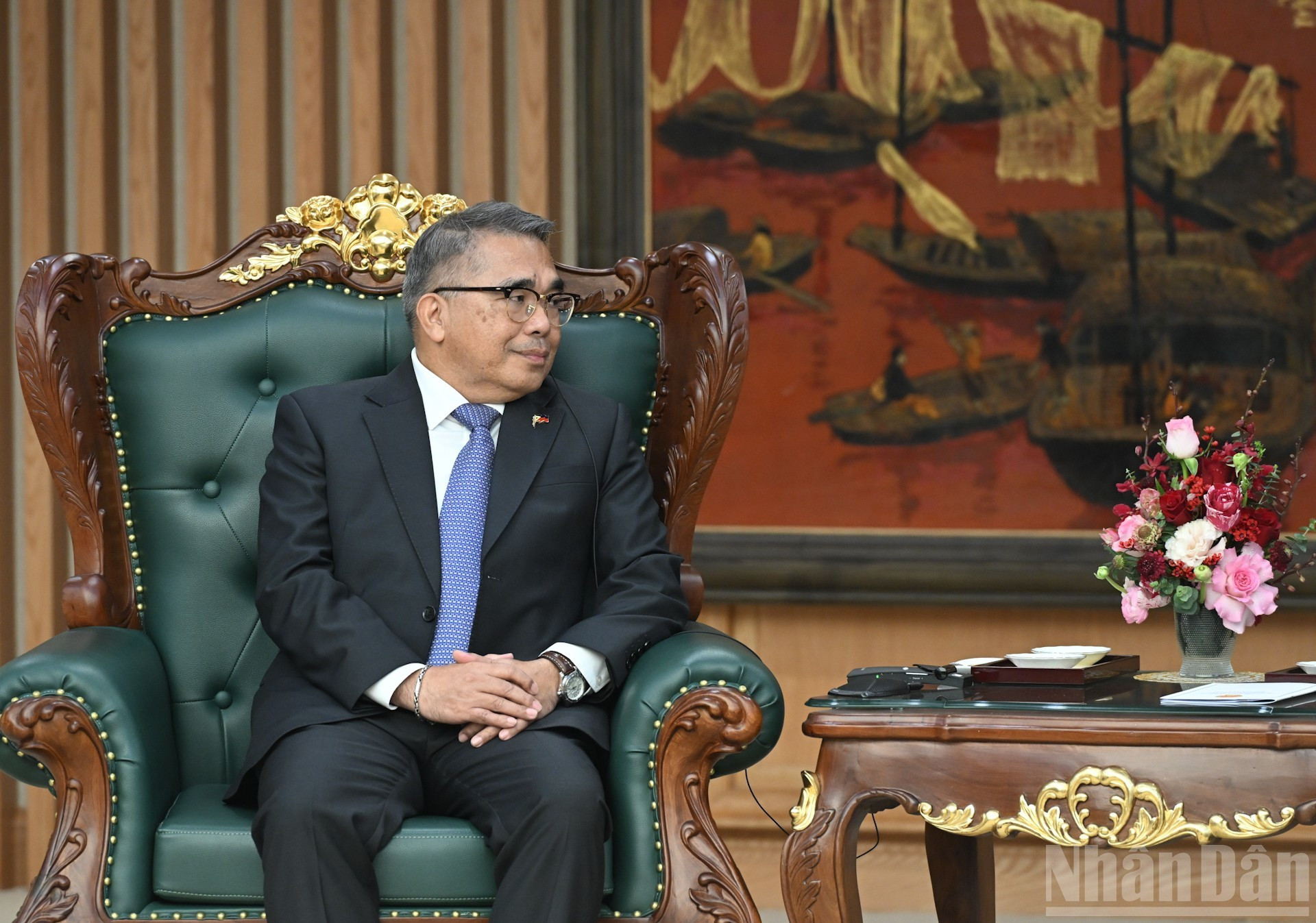 El embajador de Filipinas en Vietnam, Meynardo Los Banos Montealegre, habla en el evento.