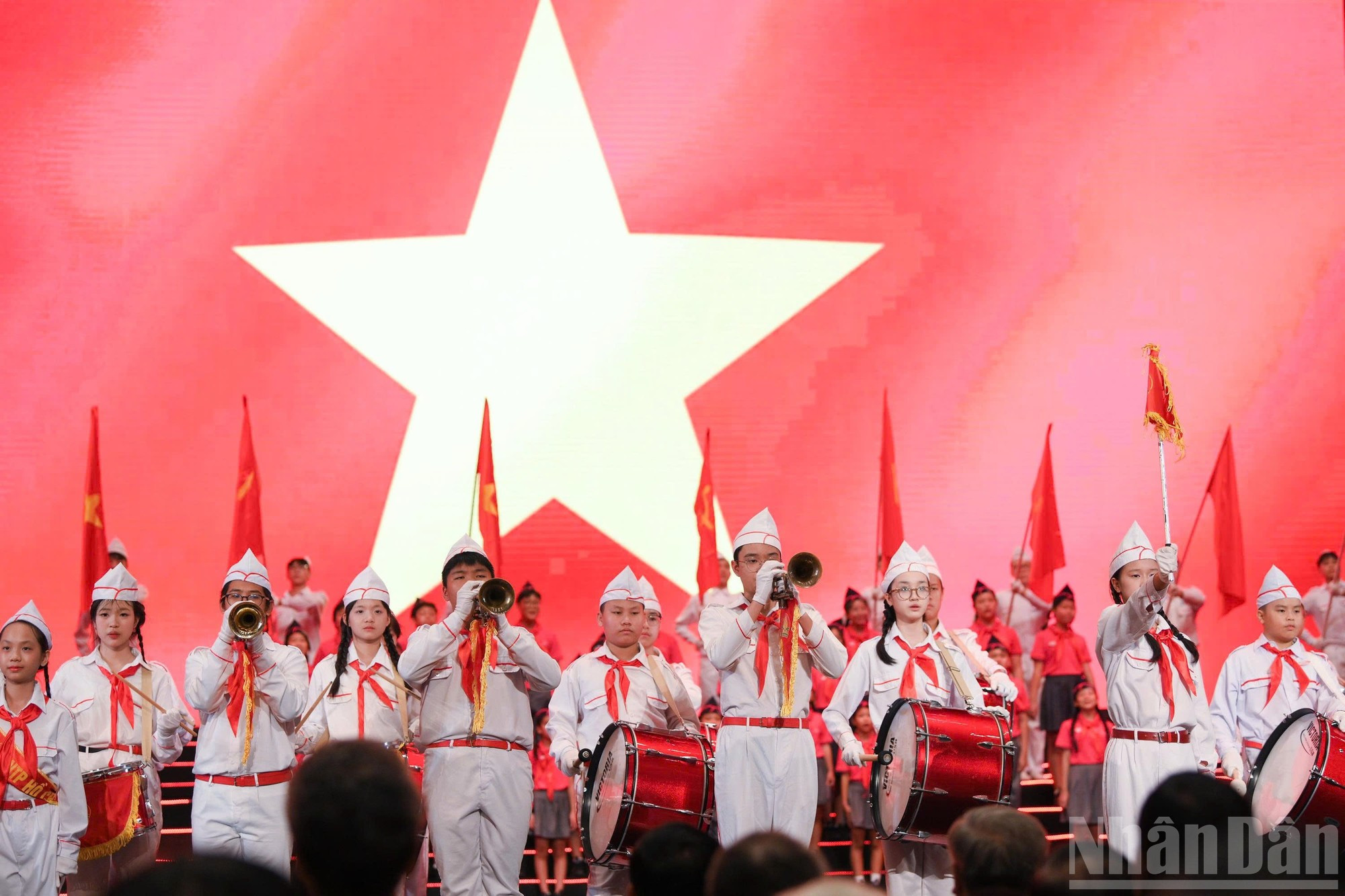 [Foto] Resuena el tambor de apertura en un curso escolar nuevo y especial en Vietnam