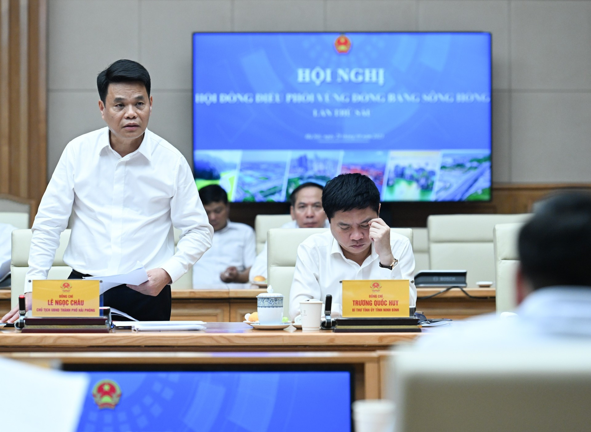 El presidente del Comité Popular de la ciudad de Hai Phong, Le Ngoc Chau, habla en el evento.