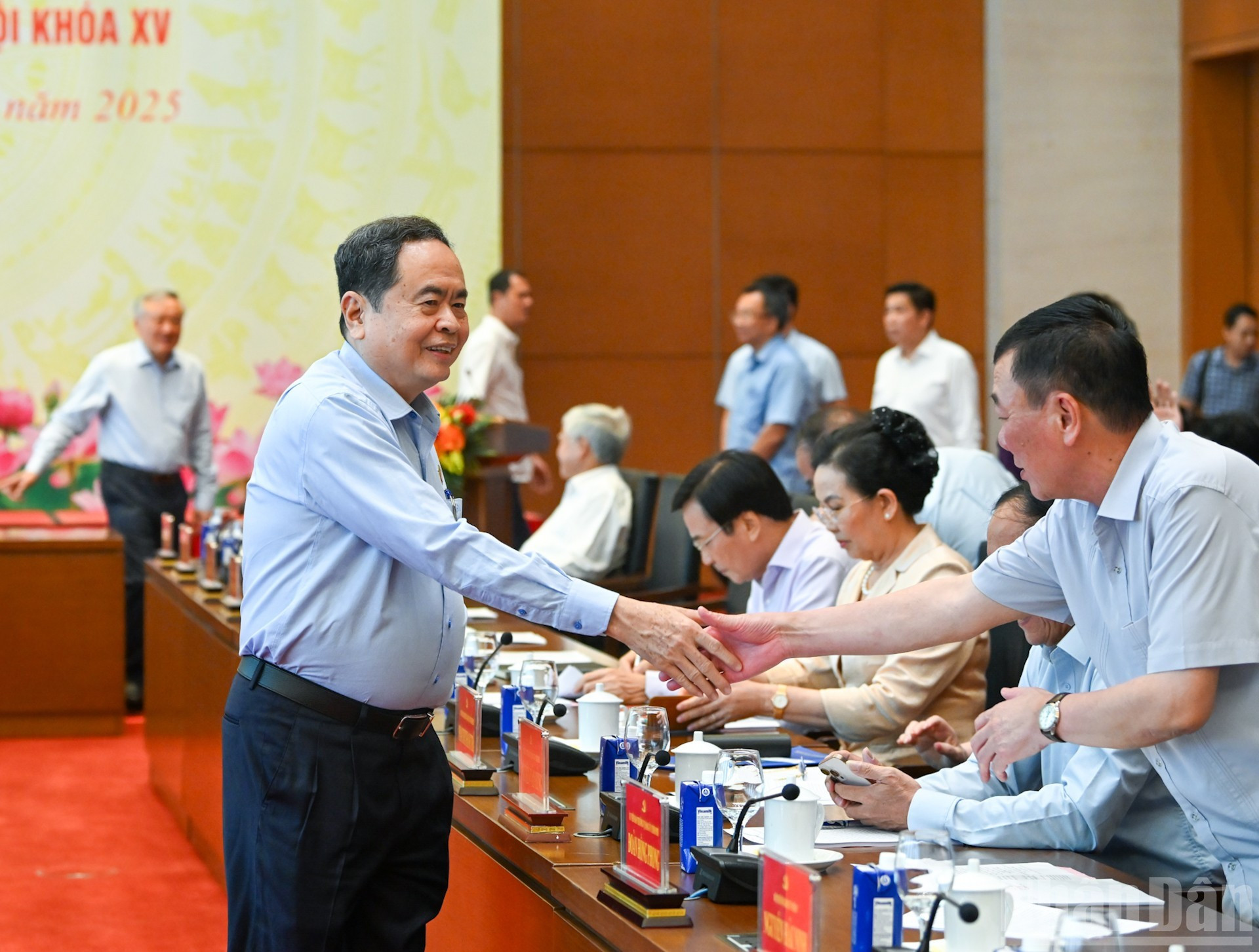El secretario del Comité partidista y presidente de la Asamblea Nacional, Tran Thanh Man, con los delegados. El secretario del Comité partidista y presidente de la Asamblea Nacional, Tran Thanh Man, con los delegados.