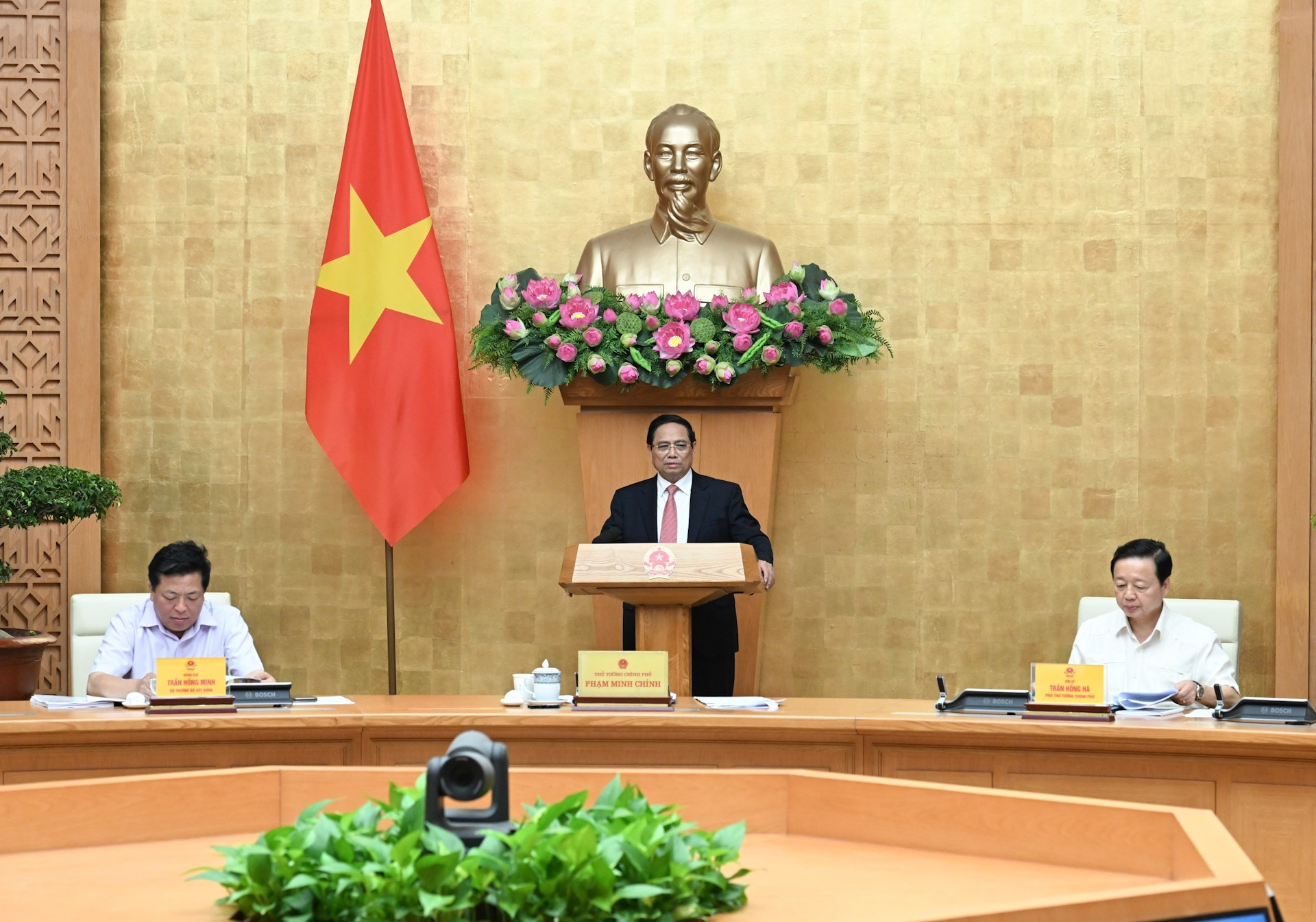 [Foto] Premier vietnamita preside reunión del Comité Directivo para importantes proyectos nacionales de transporte