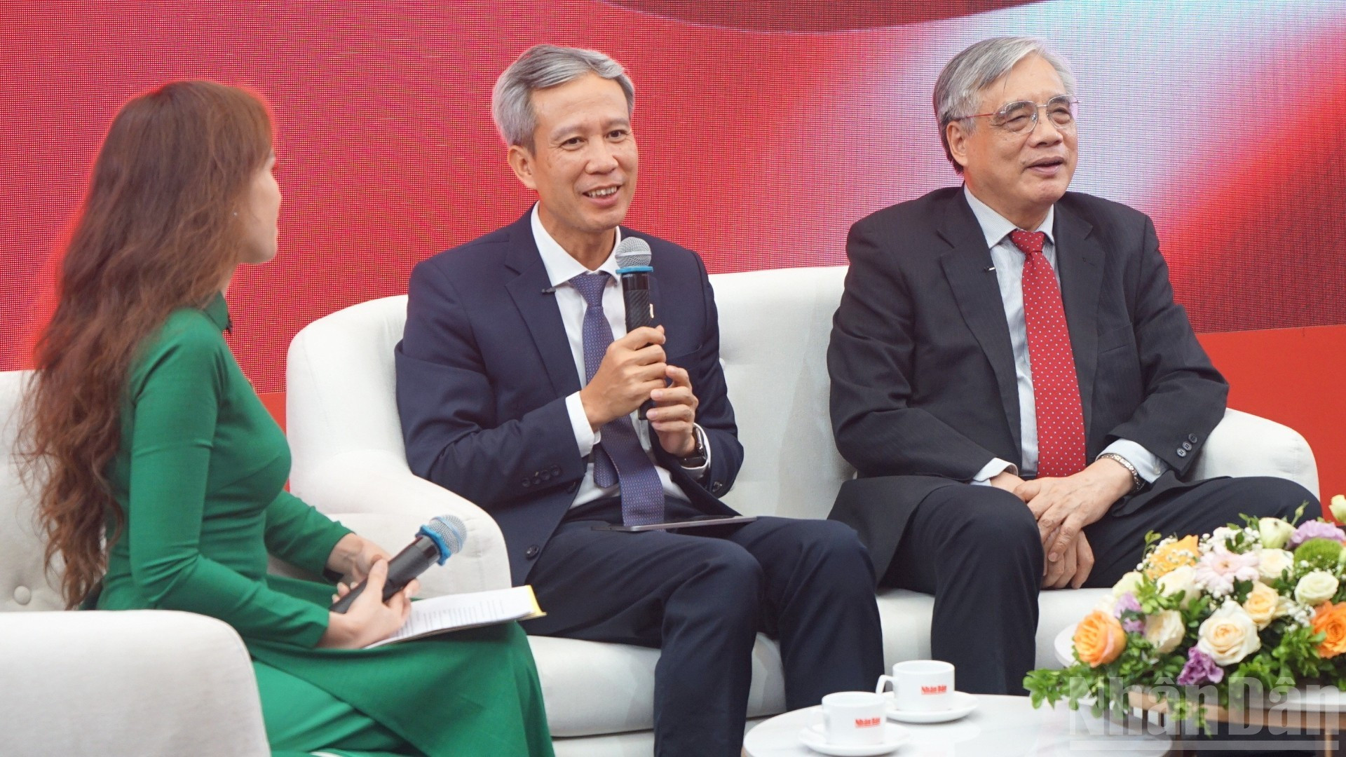 El profesor y doctor Le Anh Tuan, presidente del Consejo de la Universidad de Ciencia y Tecnología de Hanói, en en el evento. El profesor y doctor Le Anh Tuan, presidente del Consejo de la Universidad de Ciencia y Tecnología de Hanói, en en el evento.