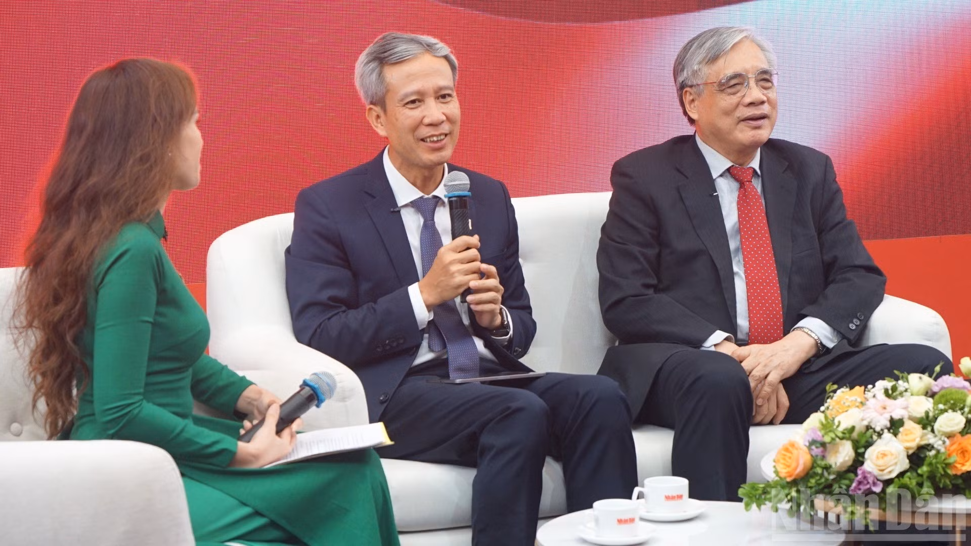 El profesor y doctor Le Anh Tuan, presidente del Consejo de la Universidad de Ciencia y Tecnología de Hanói, en en el evento.