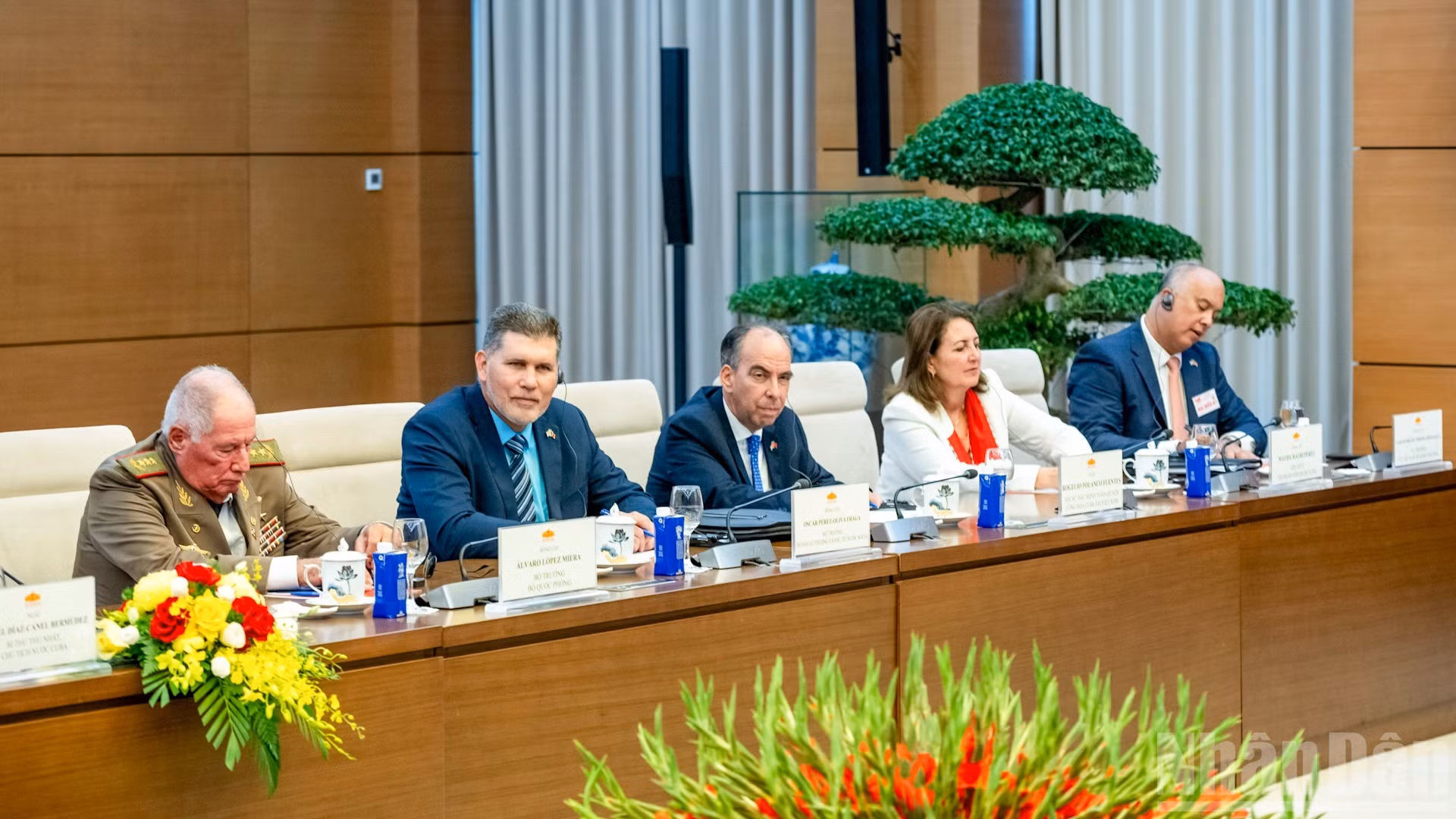 La delegación cubana en la reunión.