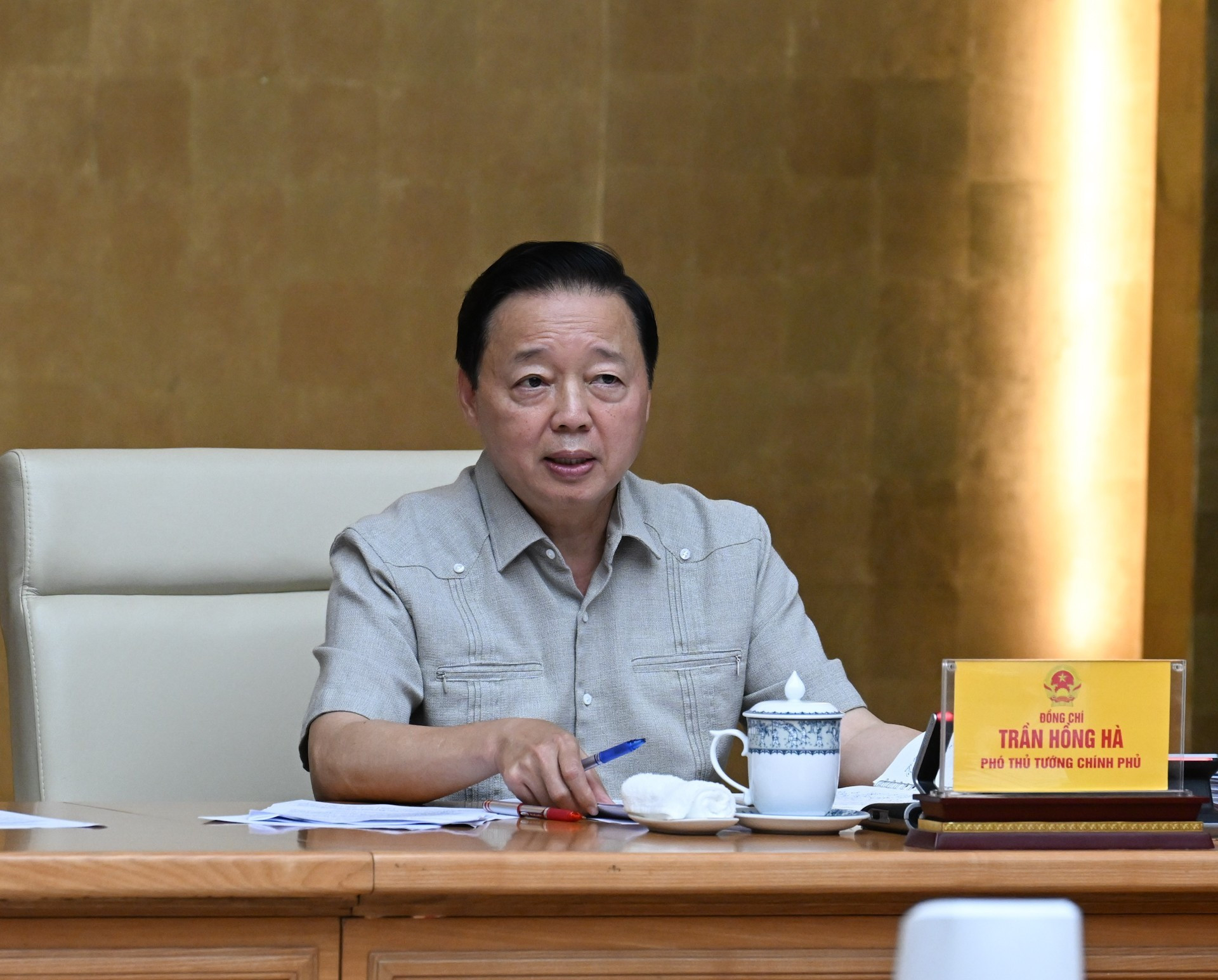 El viceprimer ministro vietnamita, Tran Hong Ha, habla en la reunión. El viceprimer ministro vietnamita, Tran Hong Ha, habla en la reunión.