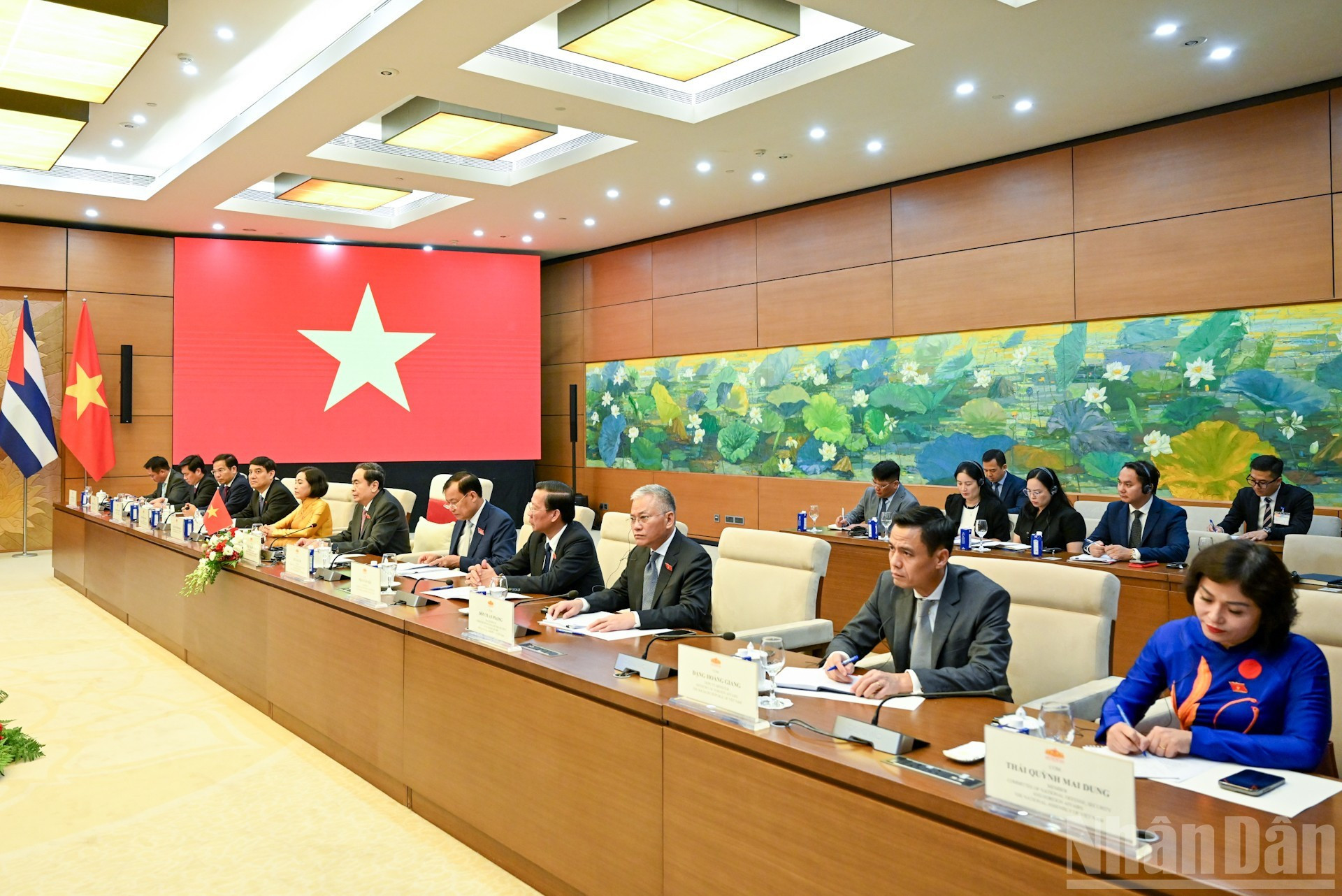Asistentes vietnamitas en la cita. Asistentes vietnamitas en la cita.