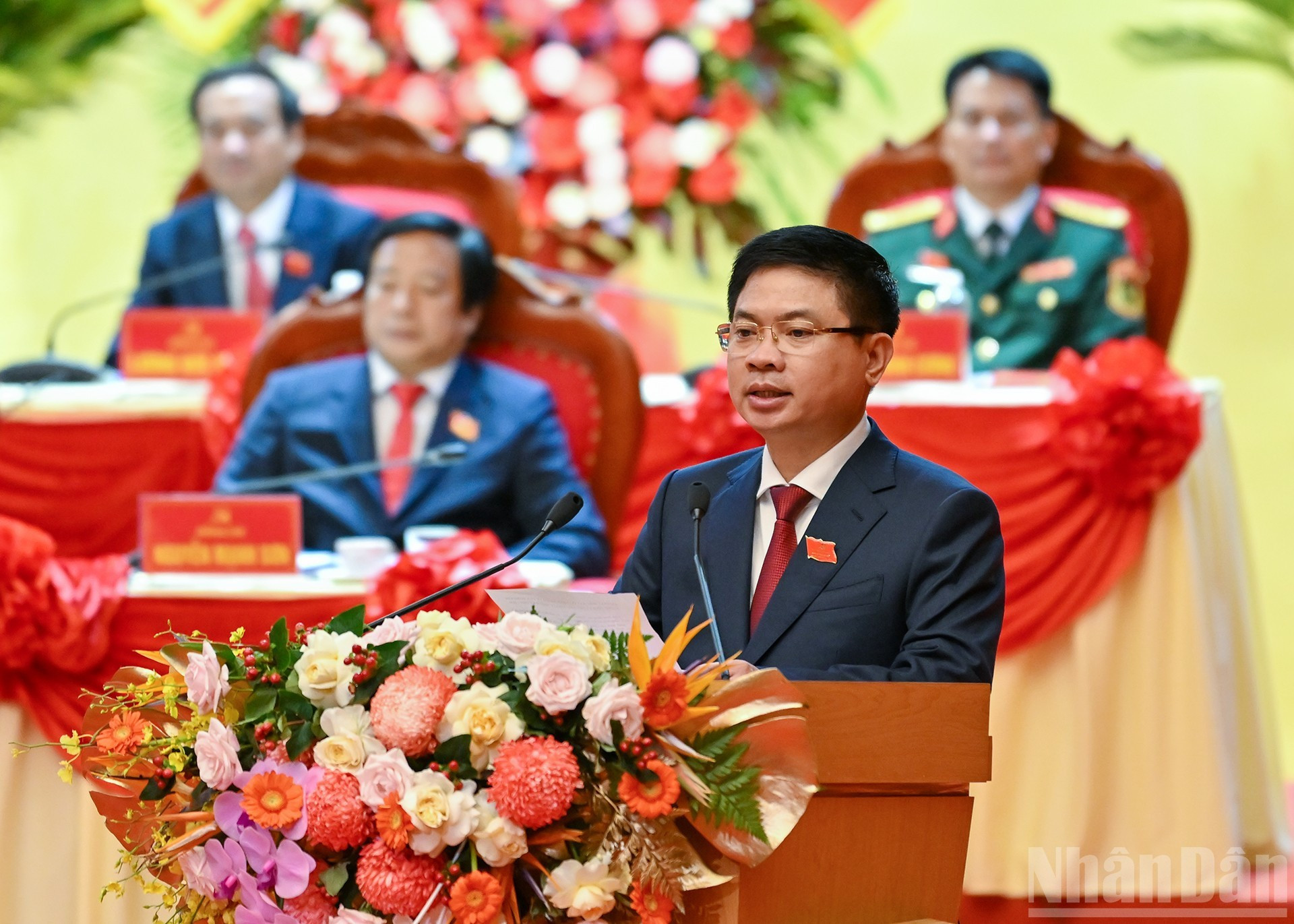 El secretario del Comité del Partido de Phu Tho para el período 2025-2030, Truong Quoc Huy, interviene en el evento. El secretario del Comité del Partido de Phu Tho para el período 2025-2030, Truong Quoc Huy, interviene en el evento.