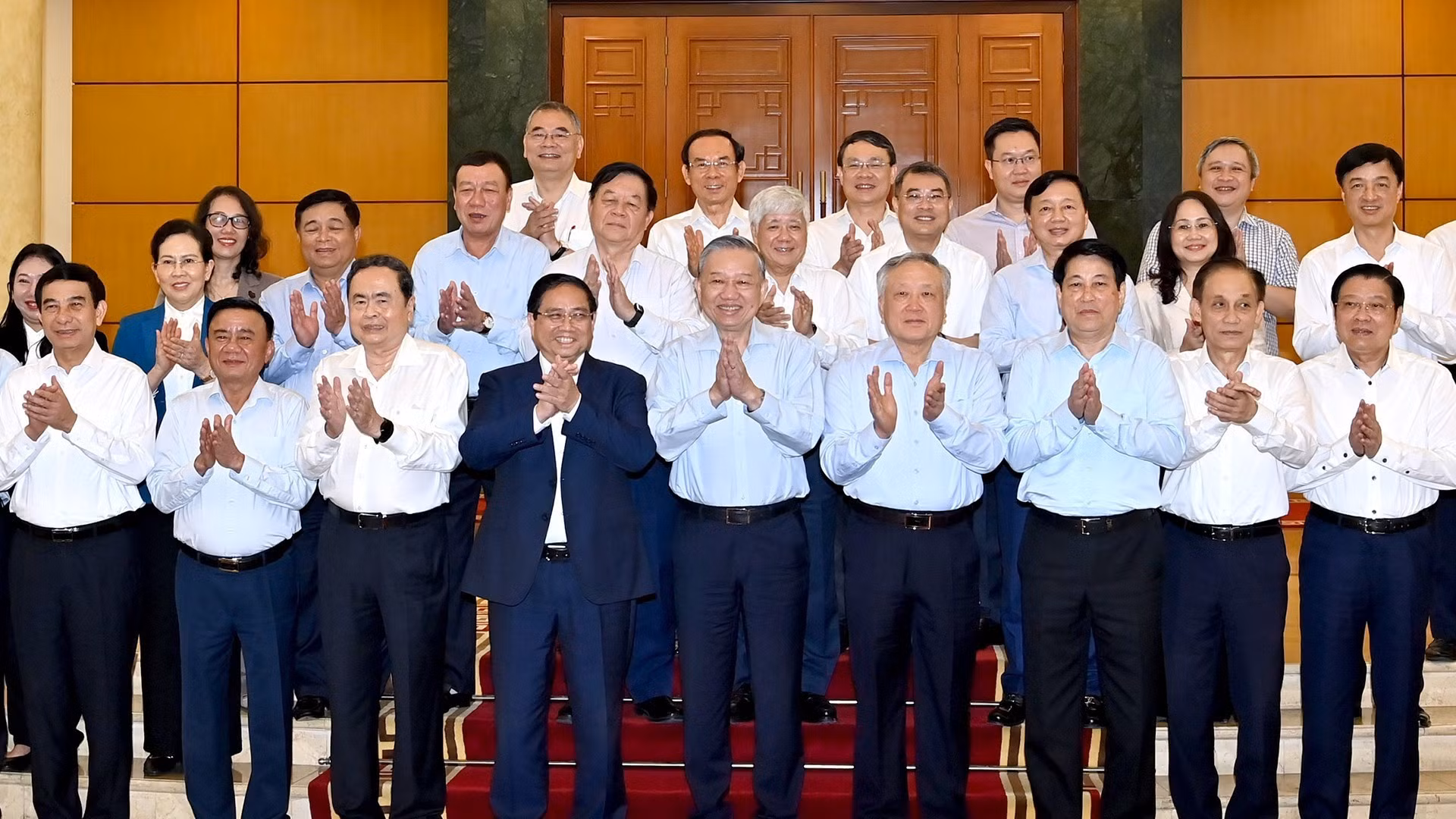 [Foto] Líder partidista preside reunión del Buró Político con Junta Permanente del Comité del Partido del Gobierno