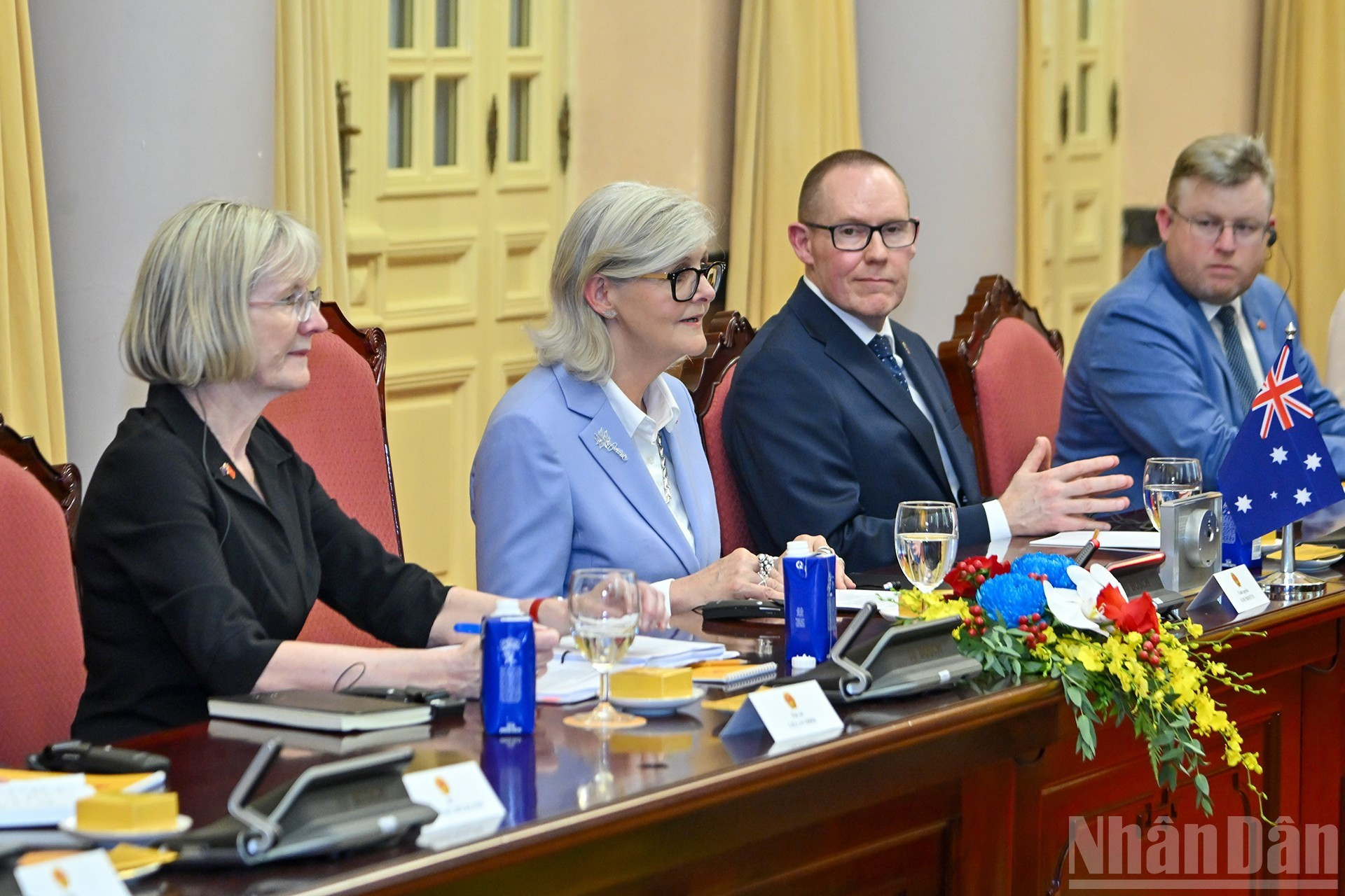 Sam Mostyn interviene en el acto.