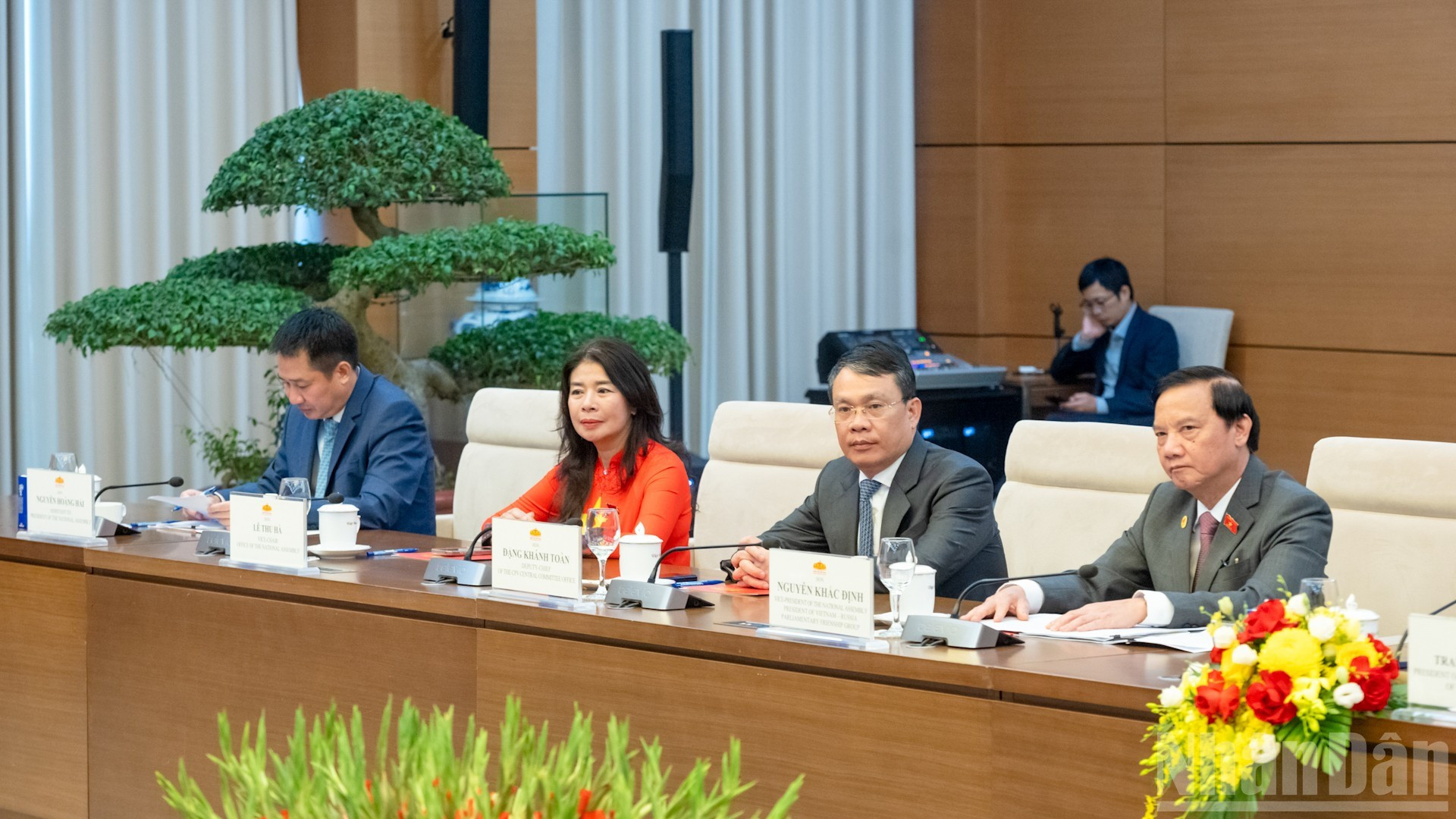 Asistentes vietnamitas en la reunión.