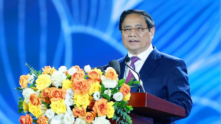 El premier Pham Minh Chinh habla en la ceremonia.