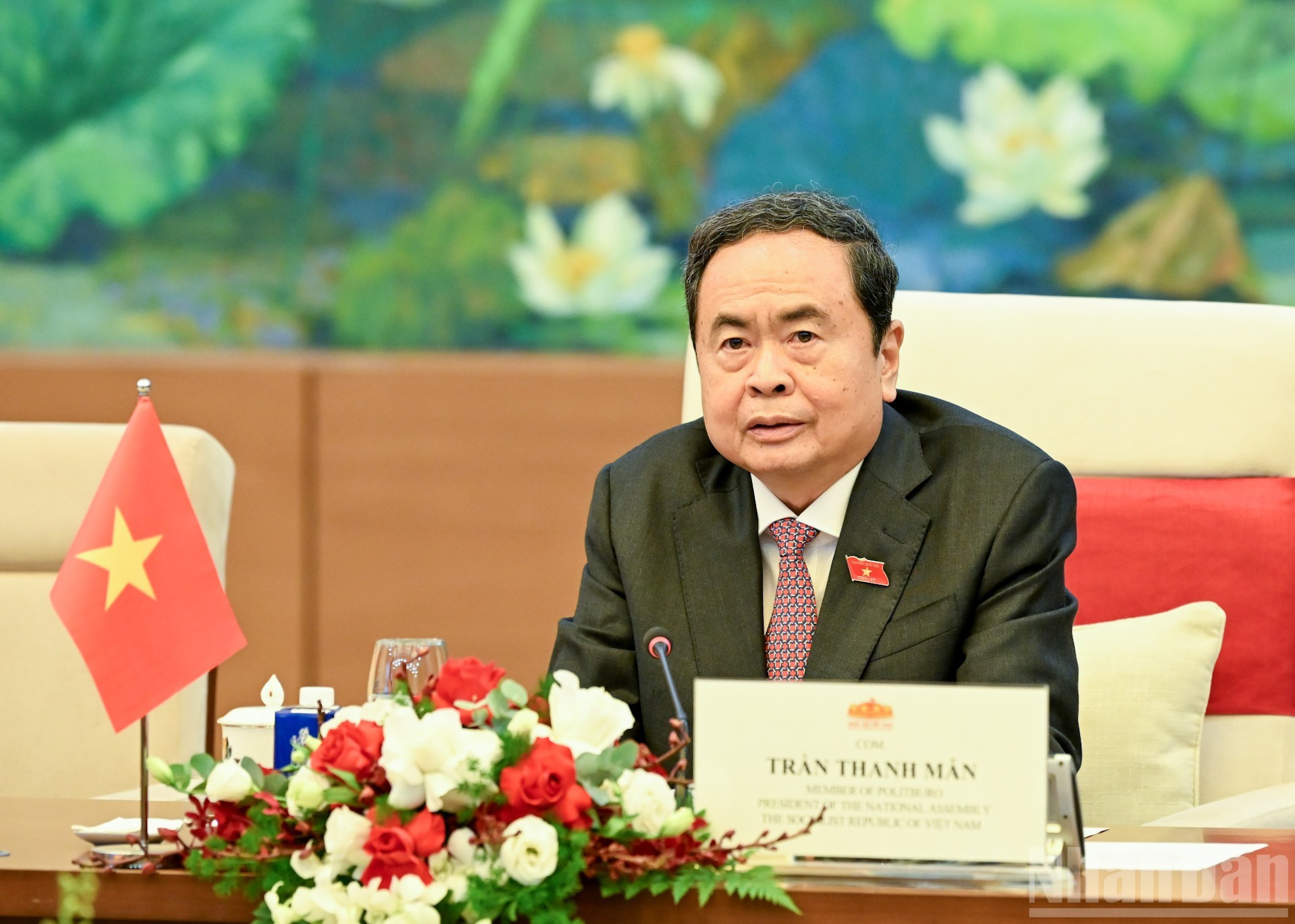 El presidente de la Asamblea Nacional vietnamita, Tran Thanh Man, habla en la cita. El presidente de la Asamblea Nacional vietnamita, Tran Thanh Man, habla en la cita.