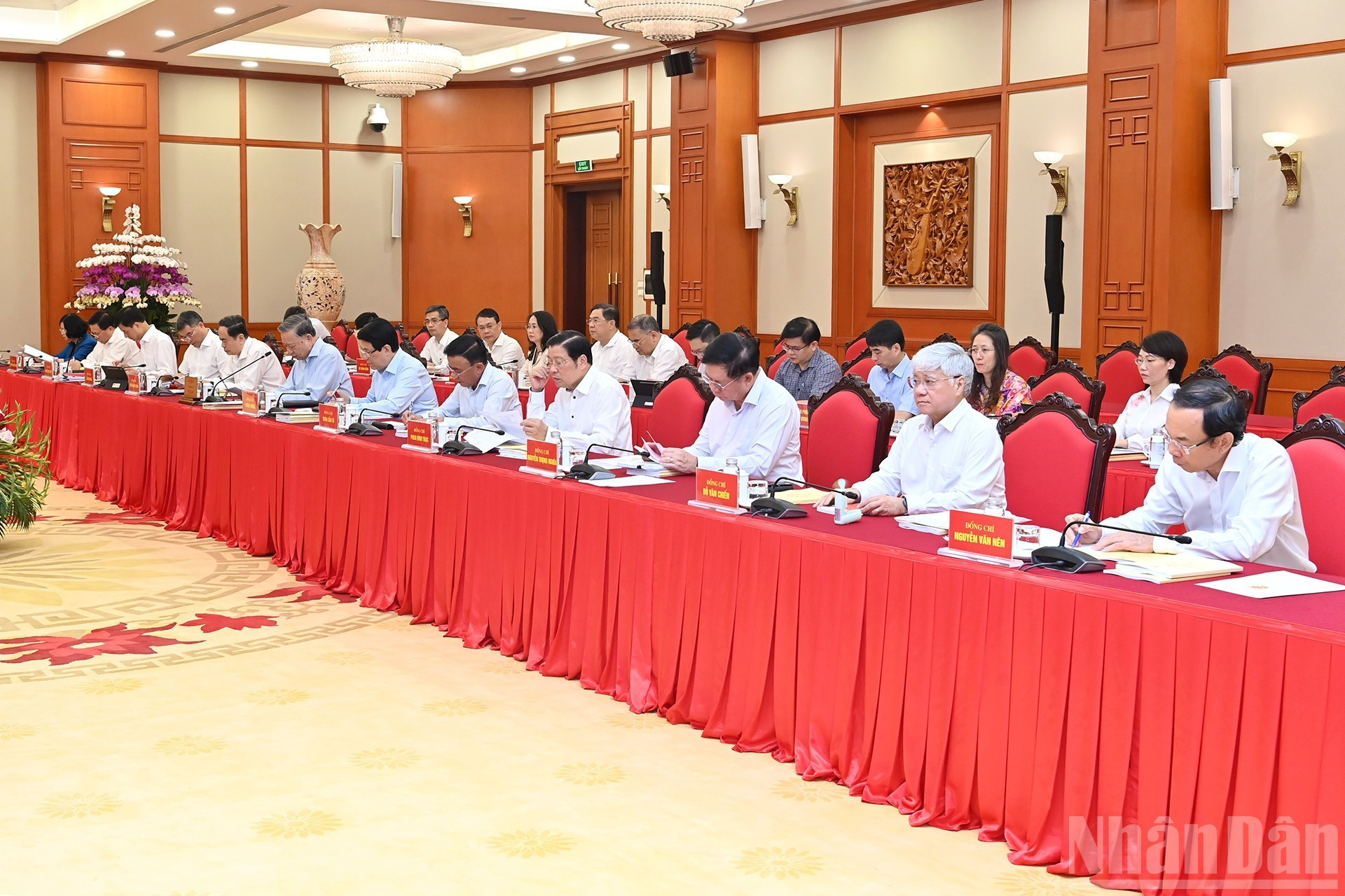 Los delegados del Buró Político del PCV asisten a la reunión. Los delegados del Buró Político del PCV asisten a la reunión.