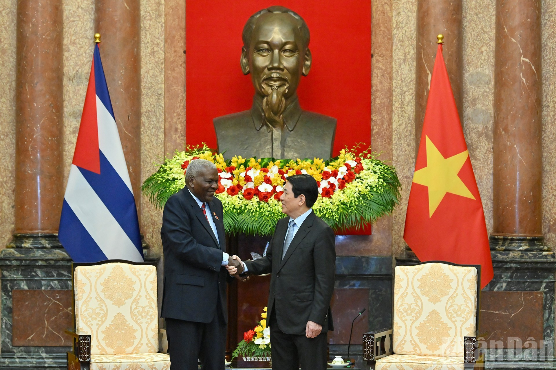 El presidente de Vietnam, Luong Cuong, y el titular de la Asamblea Nacional del Poder Popular y del Consejo de Estado de Cuba, Esteban Lazo Hernández. El presidente de Vietnam, Luong Cuong, y el titular de la Asamblea Nacional del Poder Popular y del Consejo de Estado de Cuba, Esteban Lazo Hernández.