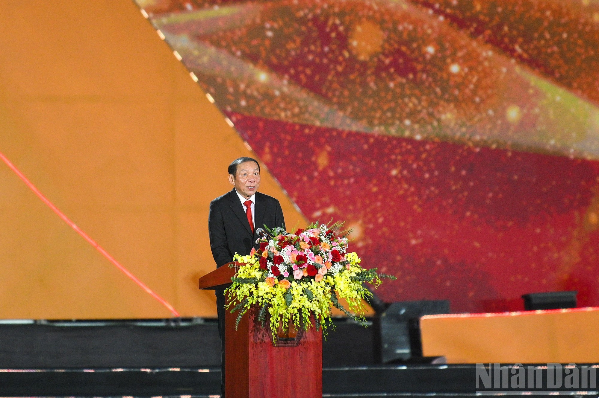 El ministro de Cultura, Deportes y Turismo, Nguyen Van Hung, pronuncia el discurso inaugural del programa. El ministro de Cultura, Deportes y Turismo, Nguyen Van Hung, pronuncia el discurso inaugural del programa.