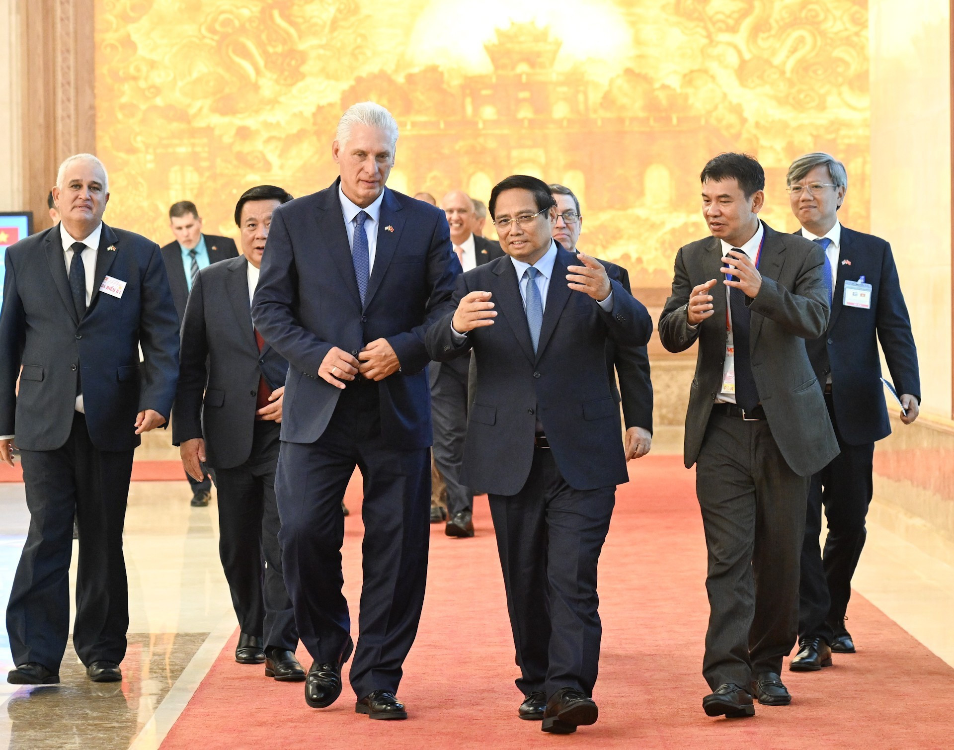 El primer ministro de Vietnam, Pham Minh Chinh, y el primer secretario del Comité Central del Partido Comunista de Cuba y presidente de la República, Miguel Díaz-Canel Bermúdez,