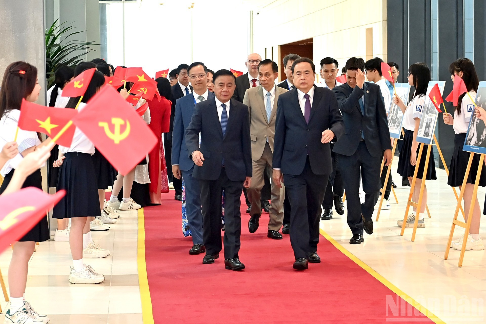El presidente de la Asamblea Nacional, Tran Thanh Man, asiste a la cita. El presidente de la Asamblea Nacional, Tran Thanh Man, asiste a la cita.