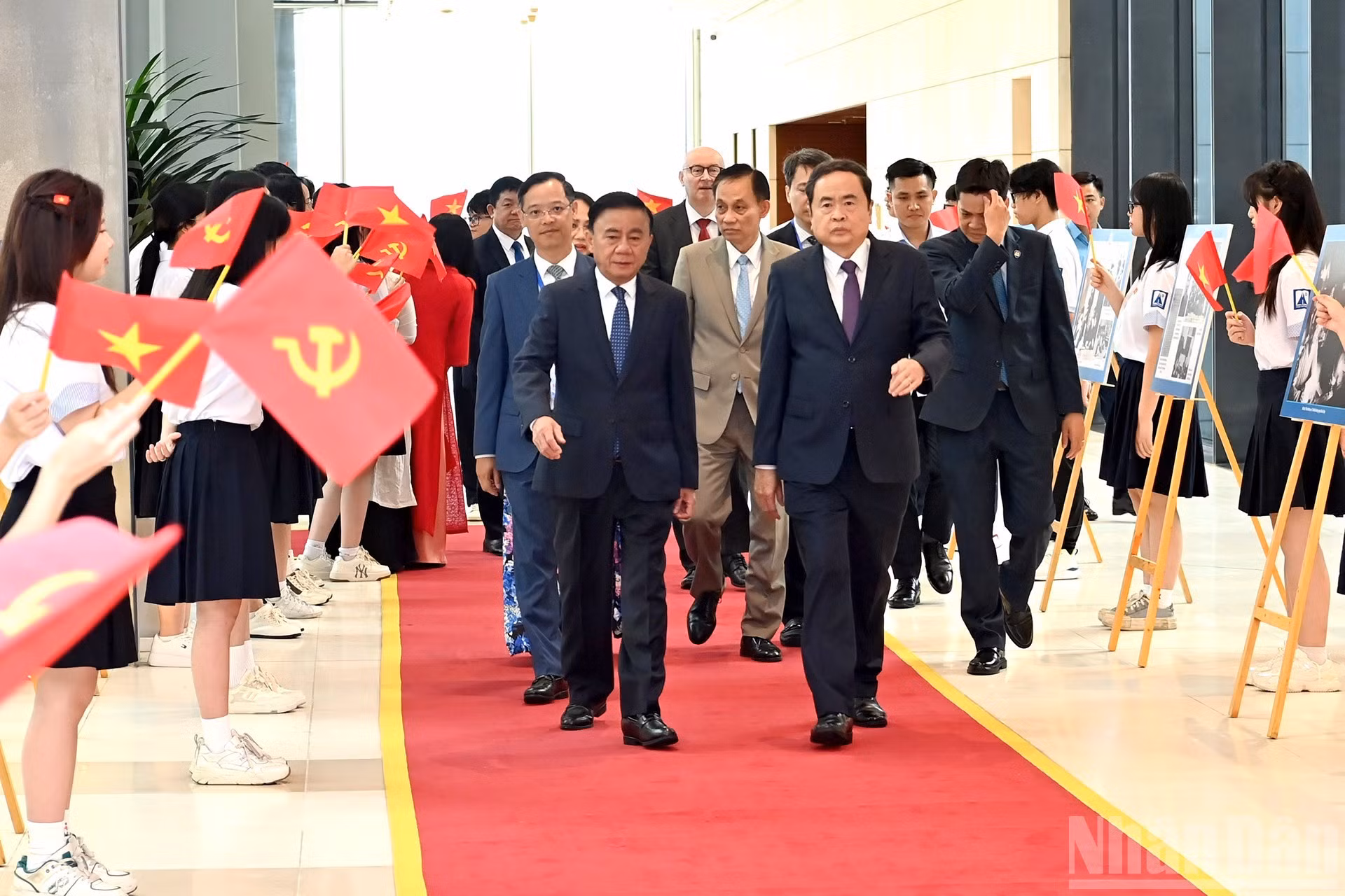 El presidente de la Asamblea Nacional, Tran Thanh Man, asiste a la cita.