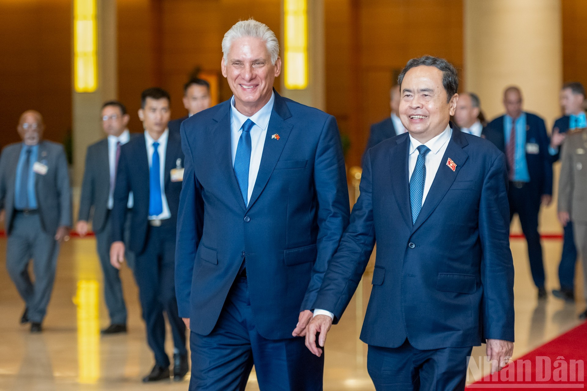 El presidente de la Asamblea Nacional de Vietnam, Tran Thanh Man, y el primer secretario del Comité Central del Partido Comunista de Cuba y presidente de la República, Miguel Díaz-Canel Bermúdez.
