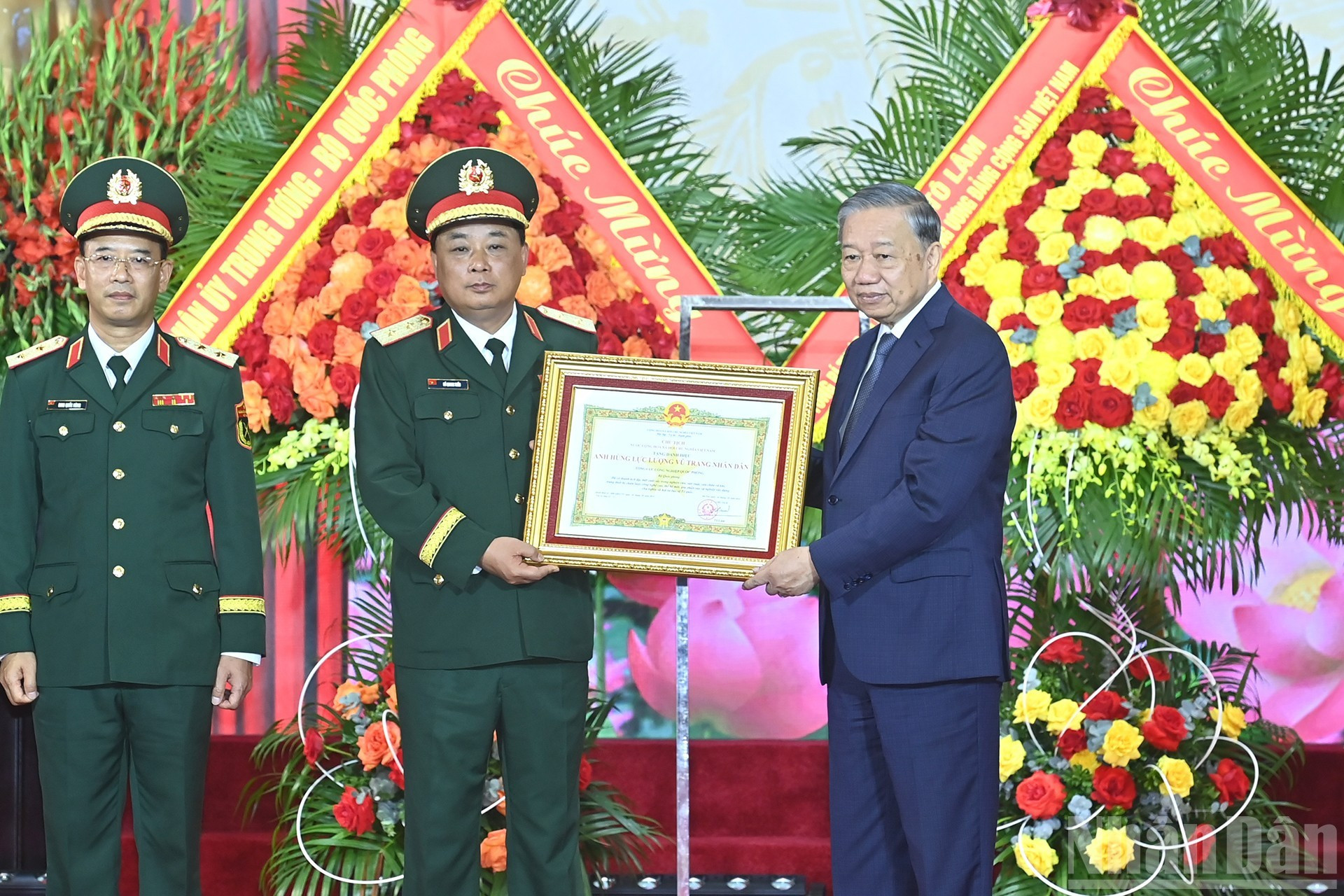 Otorga el Título de Héroe de Fuerzas Armadas Populares al Departamento General de la Industria de Defensa.
