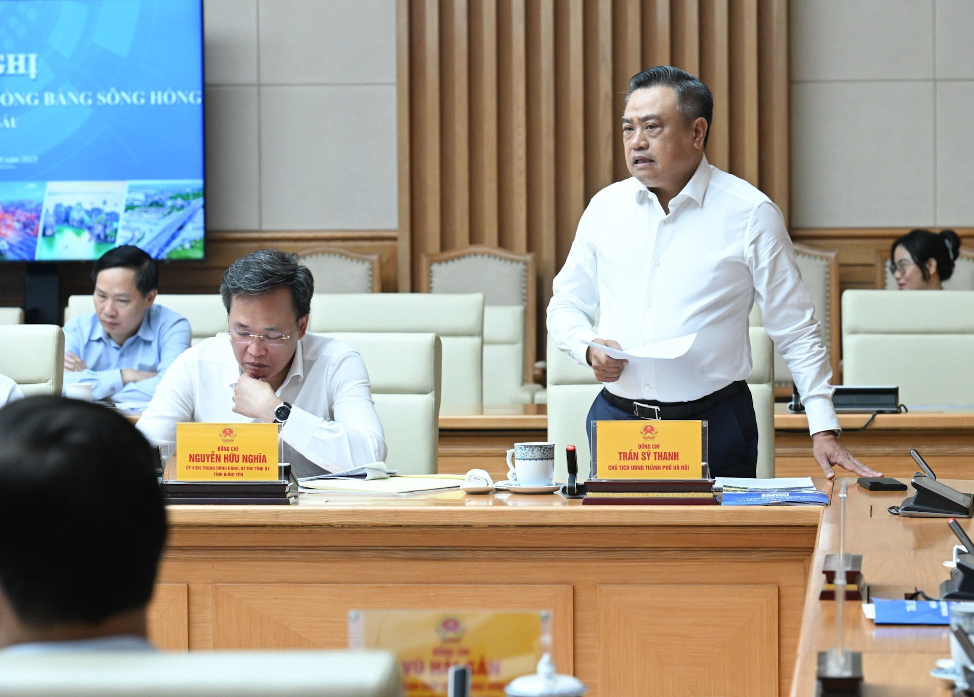 El presidente del Comité Popular de Hanói, Tran Sy Thanh, habla en el evento.