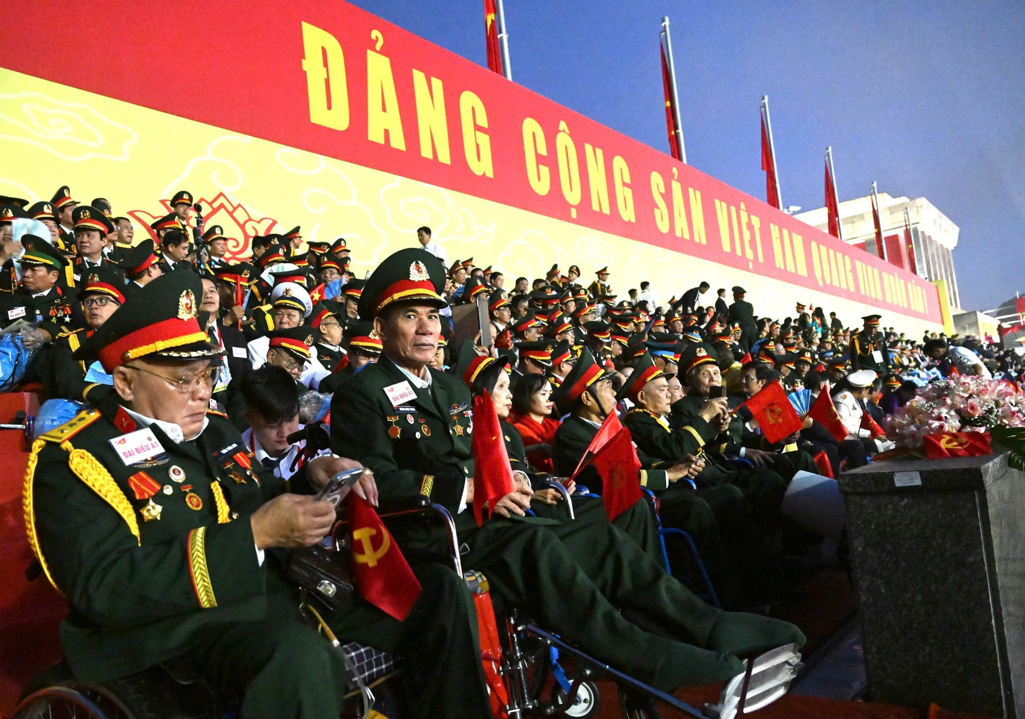 Aunque la ceremonia no ha comenzado, los veteranos de guerra ya están presentes.