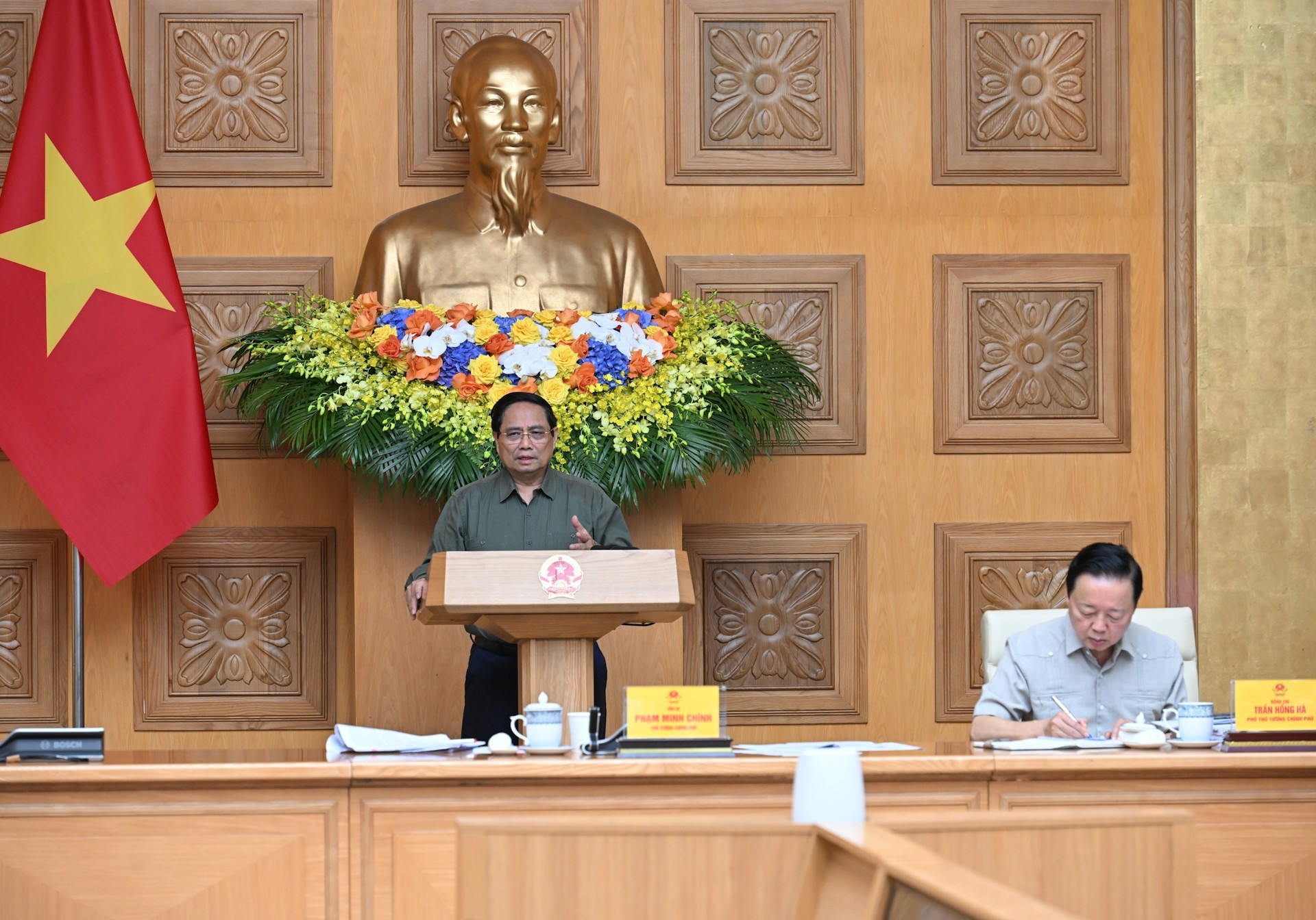 El primer ministro vietnamita, Pham Minh Chinh, preside el evento. El primer ministro vietnamita, Pham Minh Chinh, preside el evento.