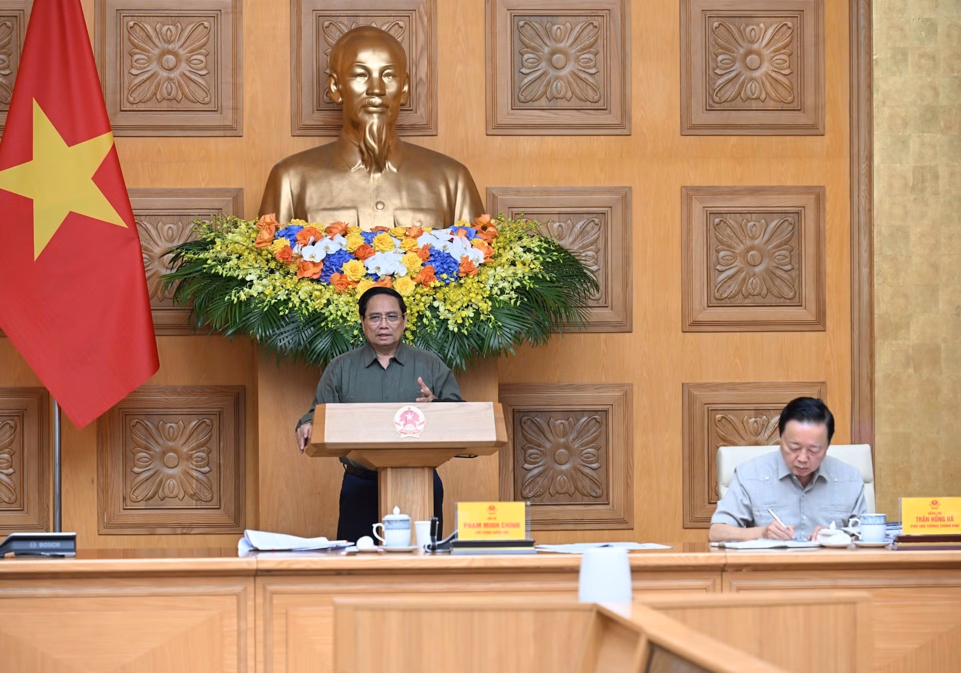 El primer ministro vietnamita, Pham Minh Chinh, preside el evento.