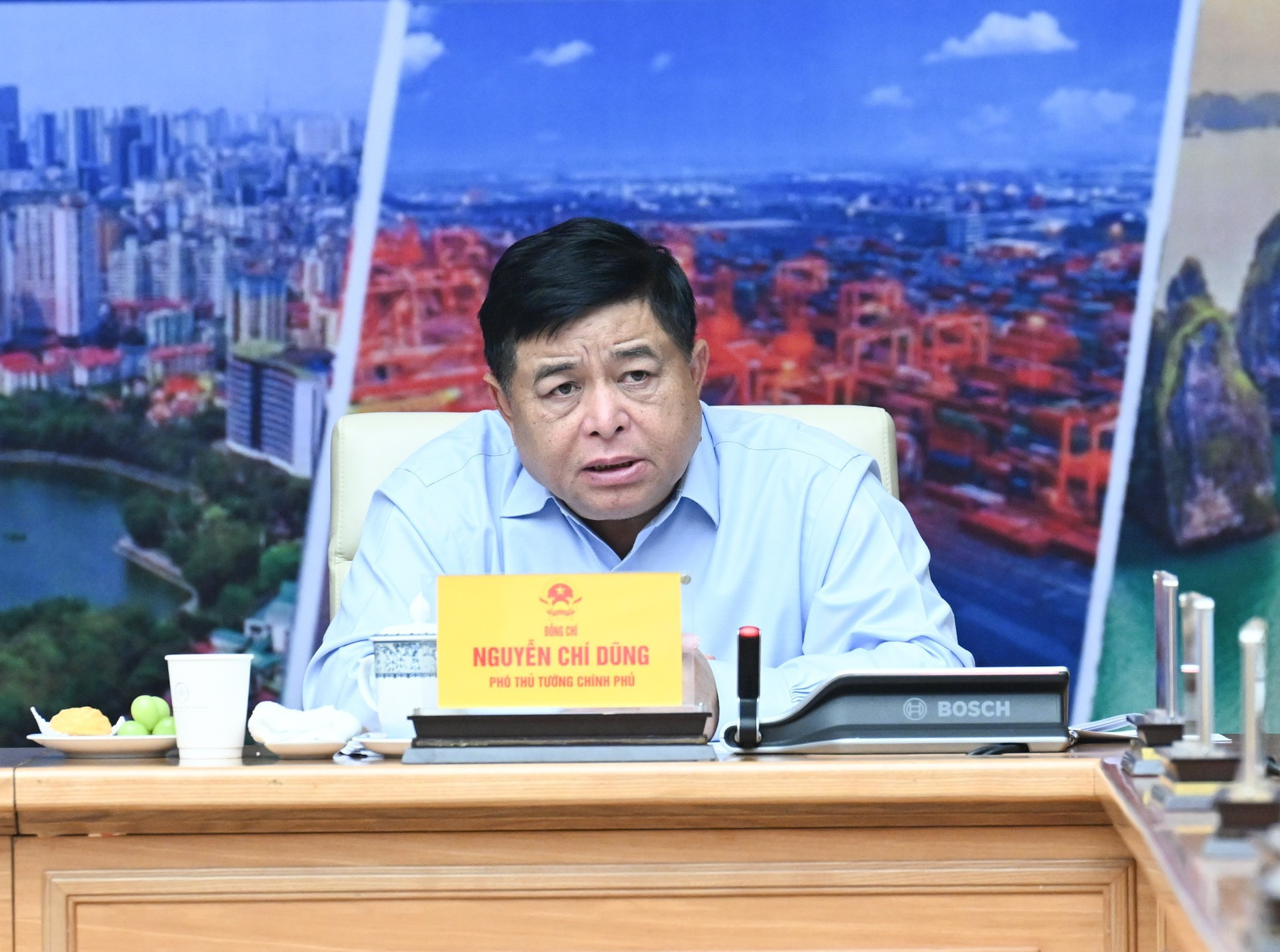 El viceprimer ministro Nguyen Chi Dung habla en la cita.