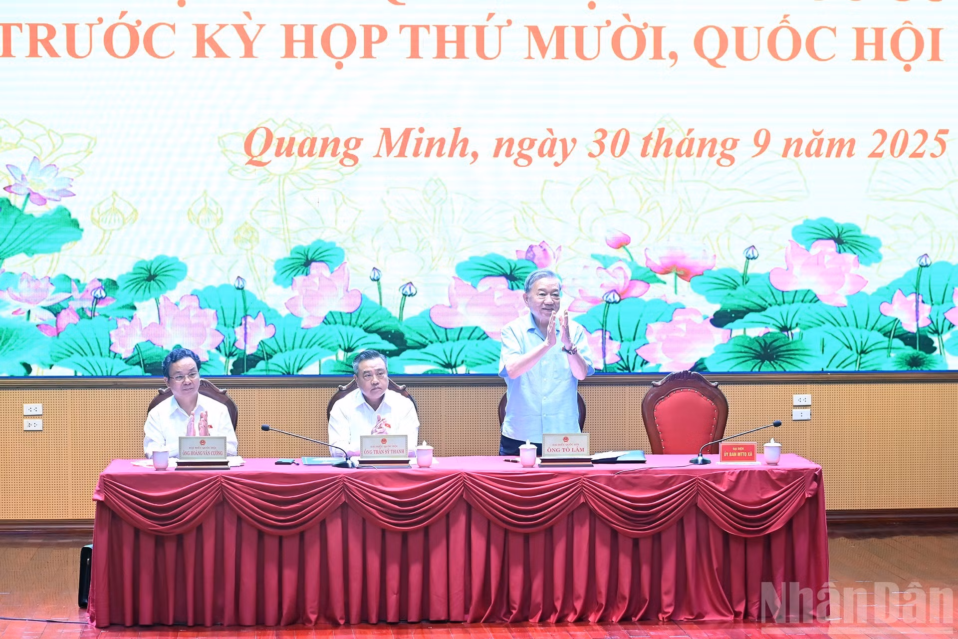 El secretario general del PCV, To Lam, asiste al evento.