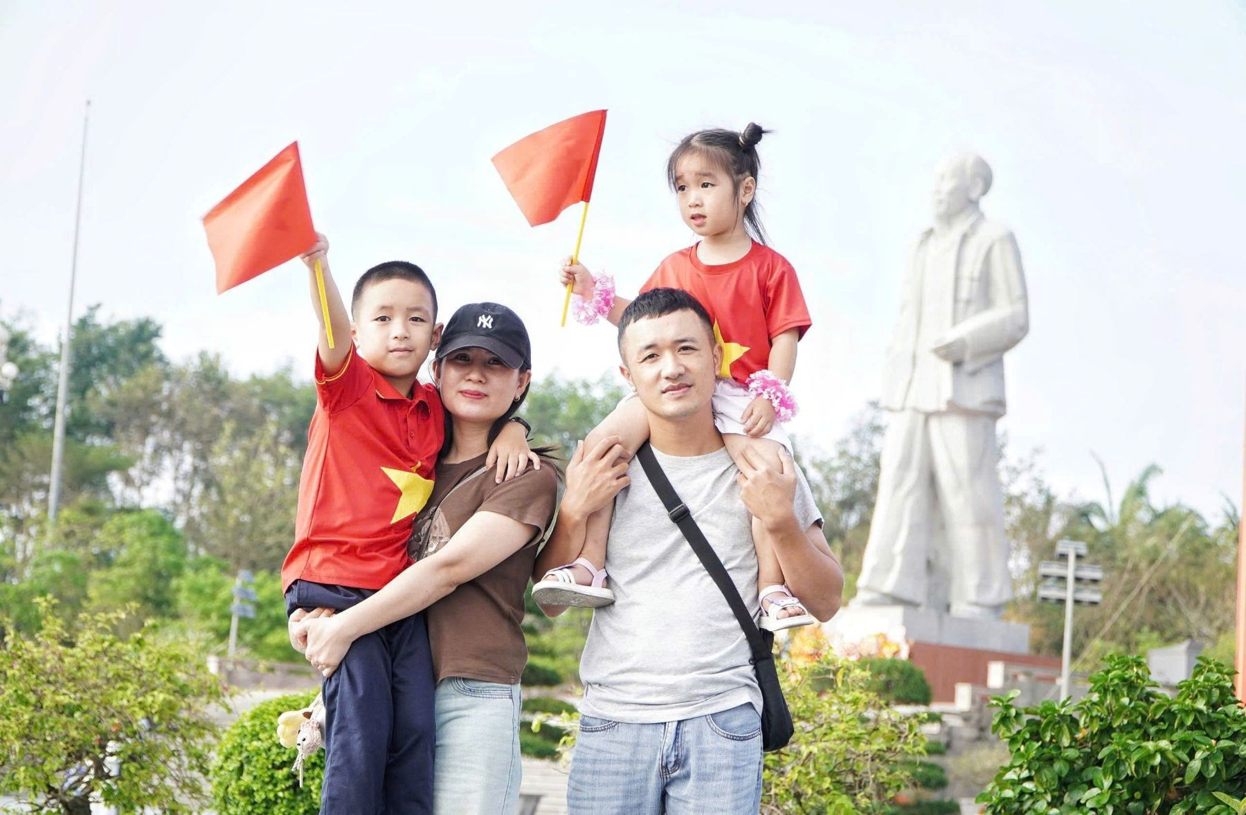 Los niños se muestran encantados de poder acompañar a sus padres.
