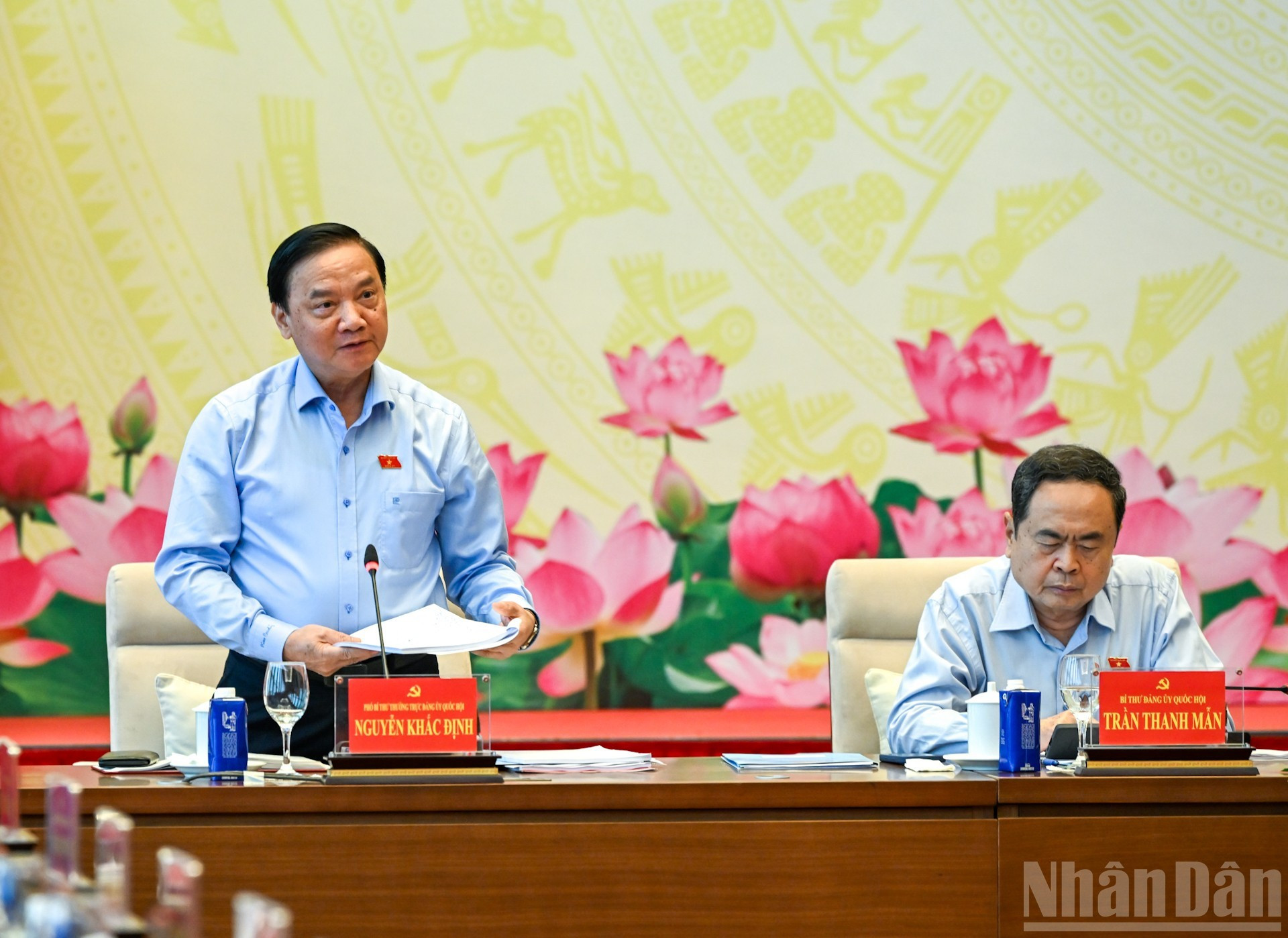 El vicepresidente de la Asamblea Nacional Nguyen Khac Dinh habla en el evento. El vicepresidente de la Asamblea Nacional Nguyen Khac Dinh habla en el evento.