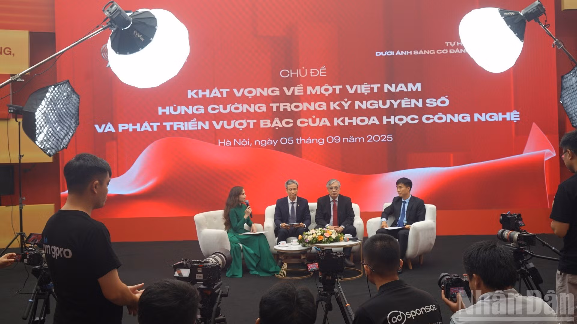 [Foto] Coloquio 'Aspiraciones hacia un Vietnam próspero en la era digital y el desarrollo extraordinario de la ciencia y la tecnología'