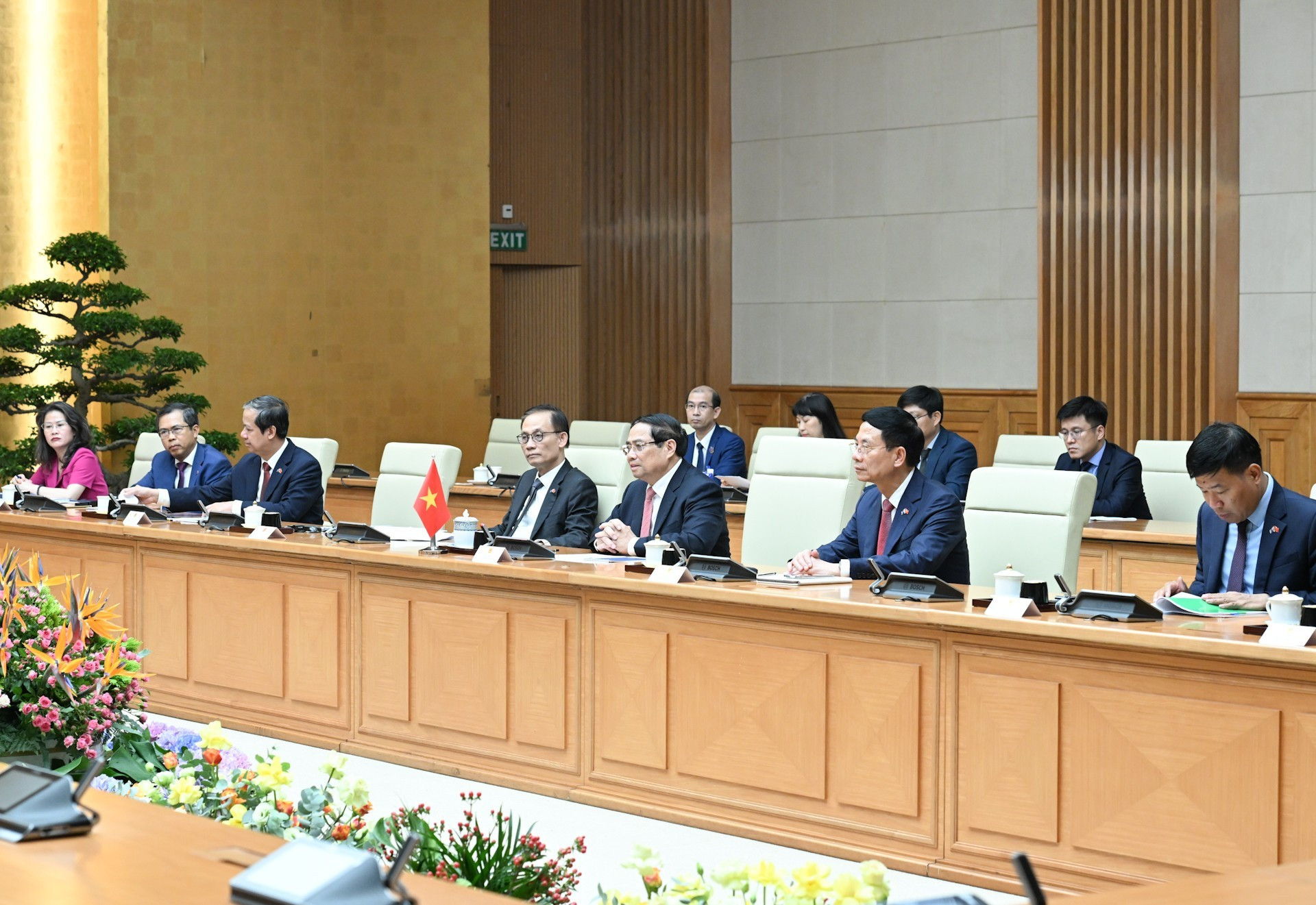 Asistentes vietnamitas a la reunión.