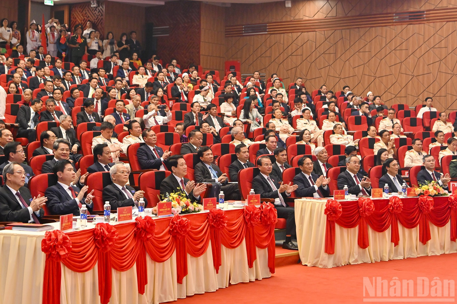 El presidente vietnamita, Luong Cuong, y delegados aisten a la cita. El presidente vietnamita, Luong Cuong, y delegados aisten a la cita.