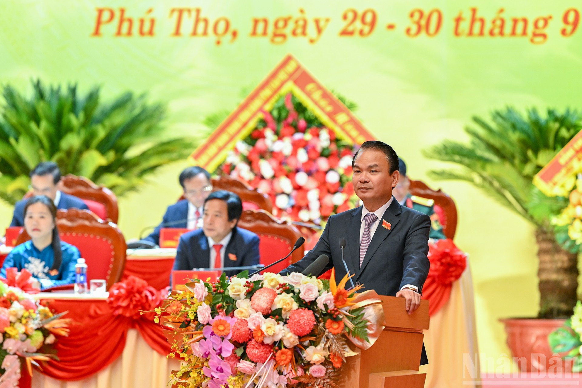El secretario del Comité del Partido de Phu Tho, Dang Xuan Phong, pronuncia el discurso inaugural del congreso.