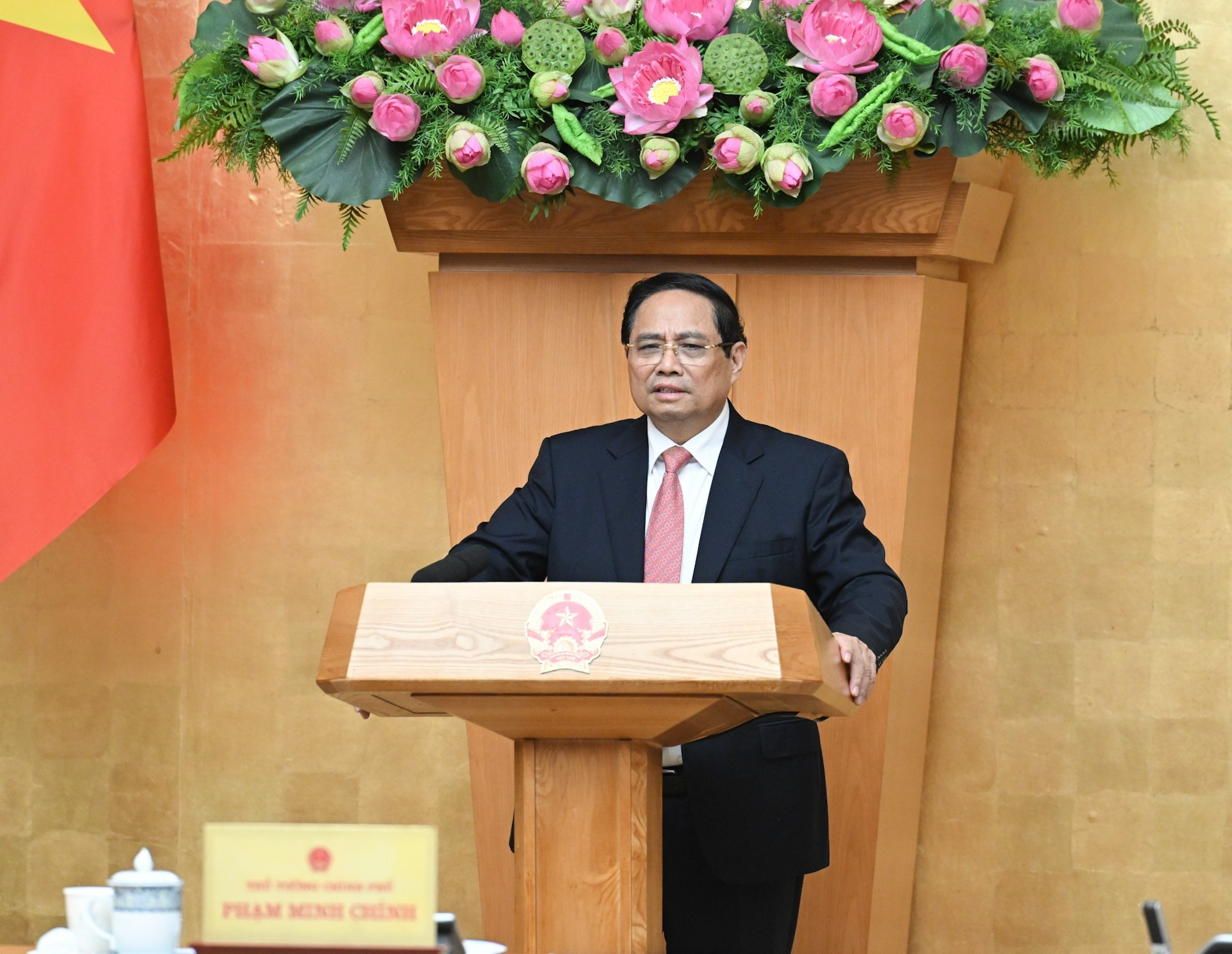 El primer ministro de Vietnam, también jefe del Comité Directivo, Pham Minh Chinh, habla en el evento.