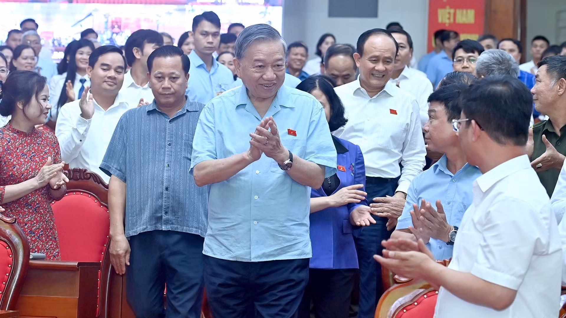 El secretario general del PCV, To Lam, asiste al evento