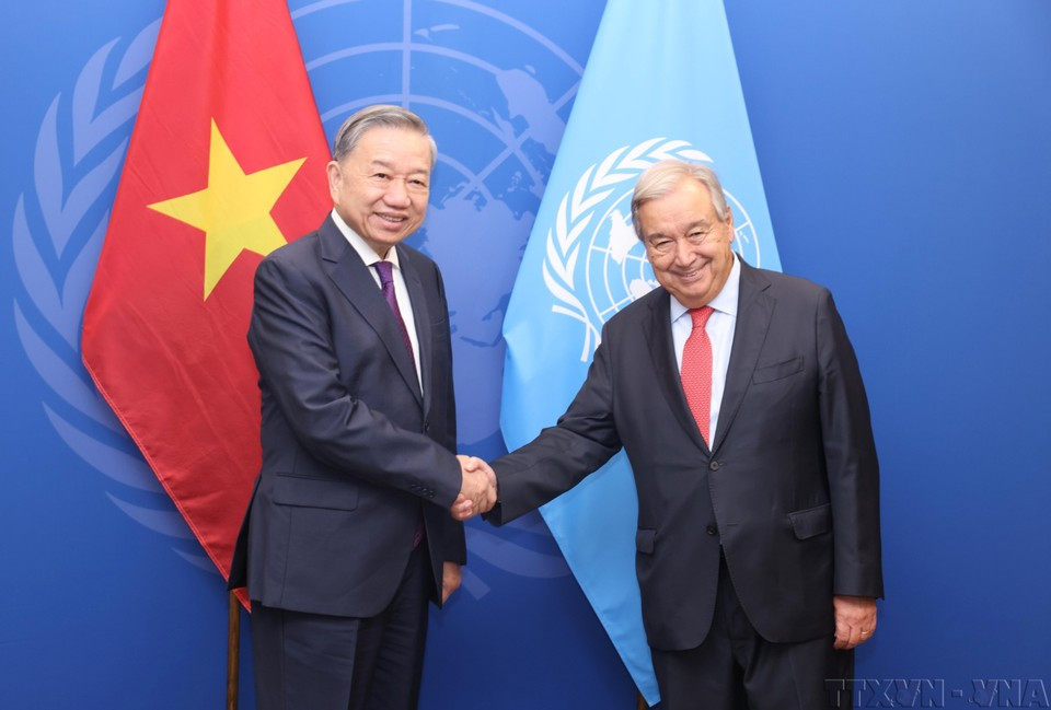 El secretario general del Partido Comunista y presidente de Vietnam, To Lam, se reúne con el secretario general de las Naciones Unidas, Antonio Guterres, durante su participación en la 79ª Asamblea General de las Naciones Unidas y viaje de trabajo a Estados Unidos (24 de septiembre de 2024). El secretario general del Partido Comunista y presidente de Vietnam, To Lam, se reúne con el secretario general de las Naciones Unidas, Antonio Guterres, durante su participación en la 79ª Asamblea General de las Naciones Unidas y viaje de trabajo a Estados Unidos (24 de septiembre de 2024).