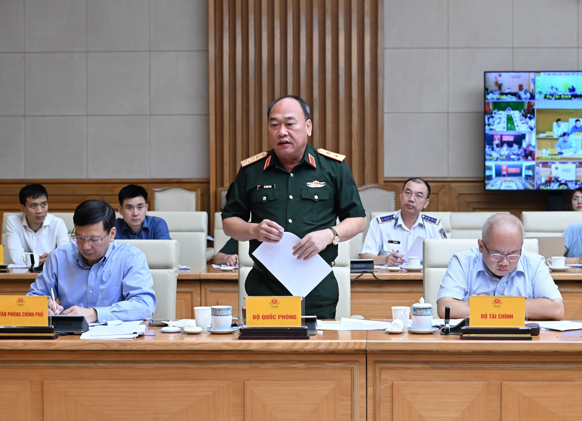 El general de división Le Quang Dao, subjefe del Estado Mayor General del Ejército Popular de Vietnam, interviene en la sesión. El general de división Le Quang Dao, subjefe del Estado Mayor General del Ejército Popular de Vietnam, interviene en la sesión.