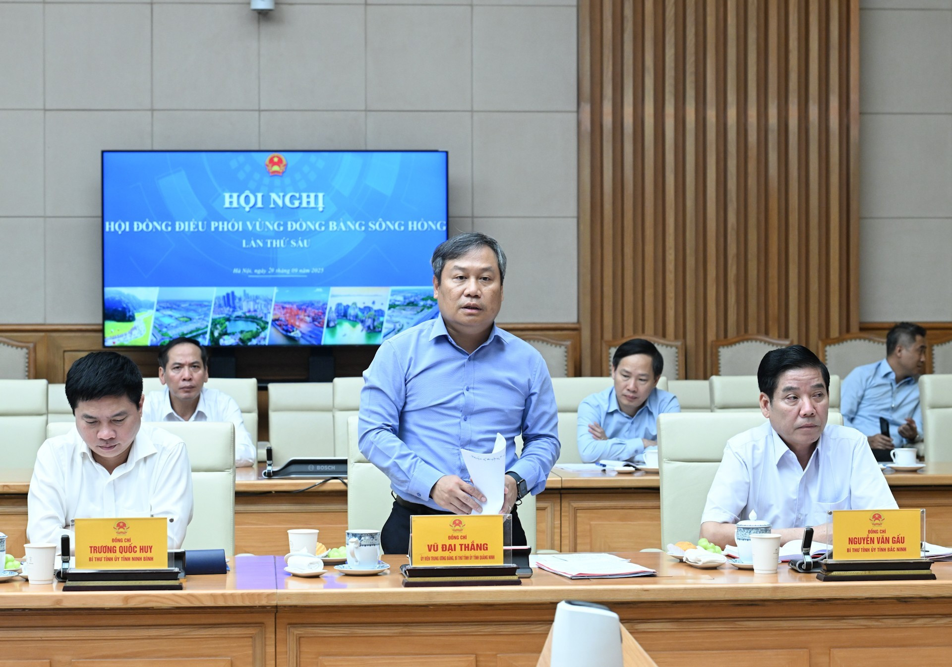 El secretario del Partido de la provincia de Quang Ninh, Vu Dai Thang, en la reunión.