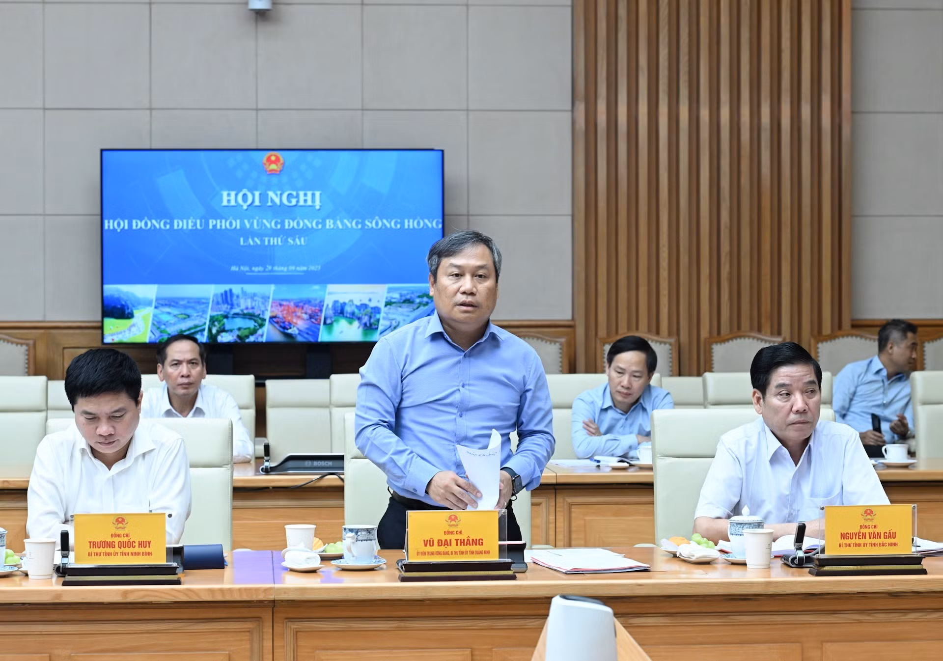 El secretario del Partido de la provincia de Quang Ninh, Vu Dai Thang, en la reunión.