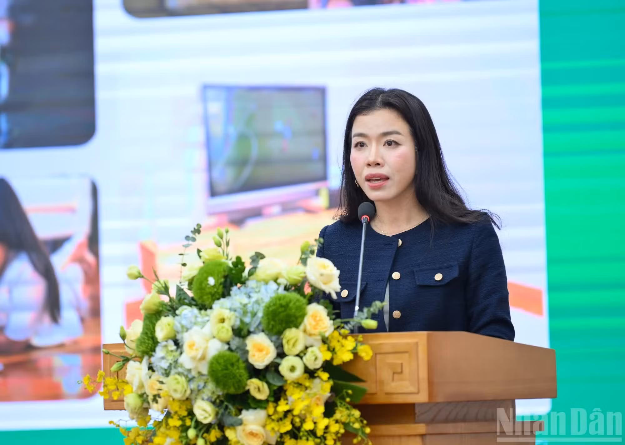 Le Bui Thi Mai Uyen, subdirectora general de Nestle Vietnam presenta una ponencia sobre los 30 años de acompañamiento a los programas de nutrición y actividad física en el ámbito escolar.