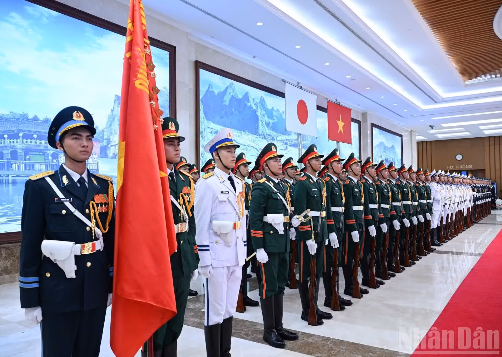 La guardia de honor del Ejército Popular de Vietnam.