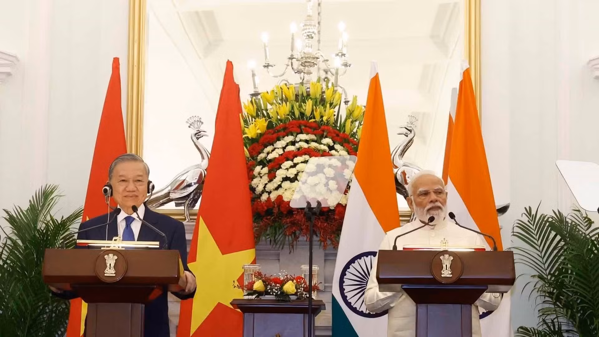 [Foto] Máximo dirigente vietnamita sostiene conversaciones con primer ministro indio