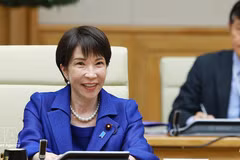 La primera ministra de Japón, Sanae Takaichi, durante su visita a Vietnam. (Foto: VNA)